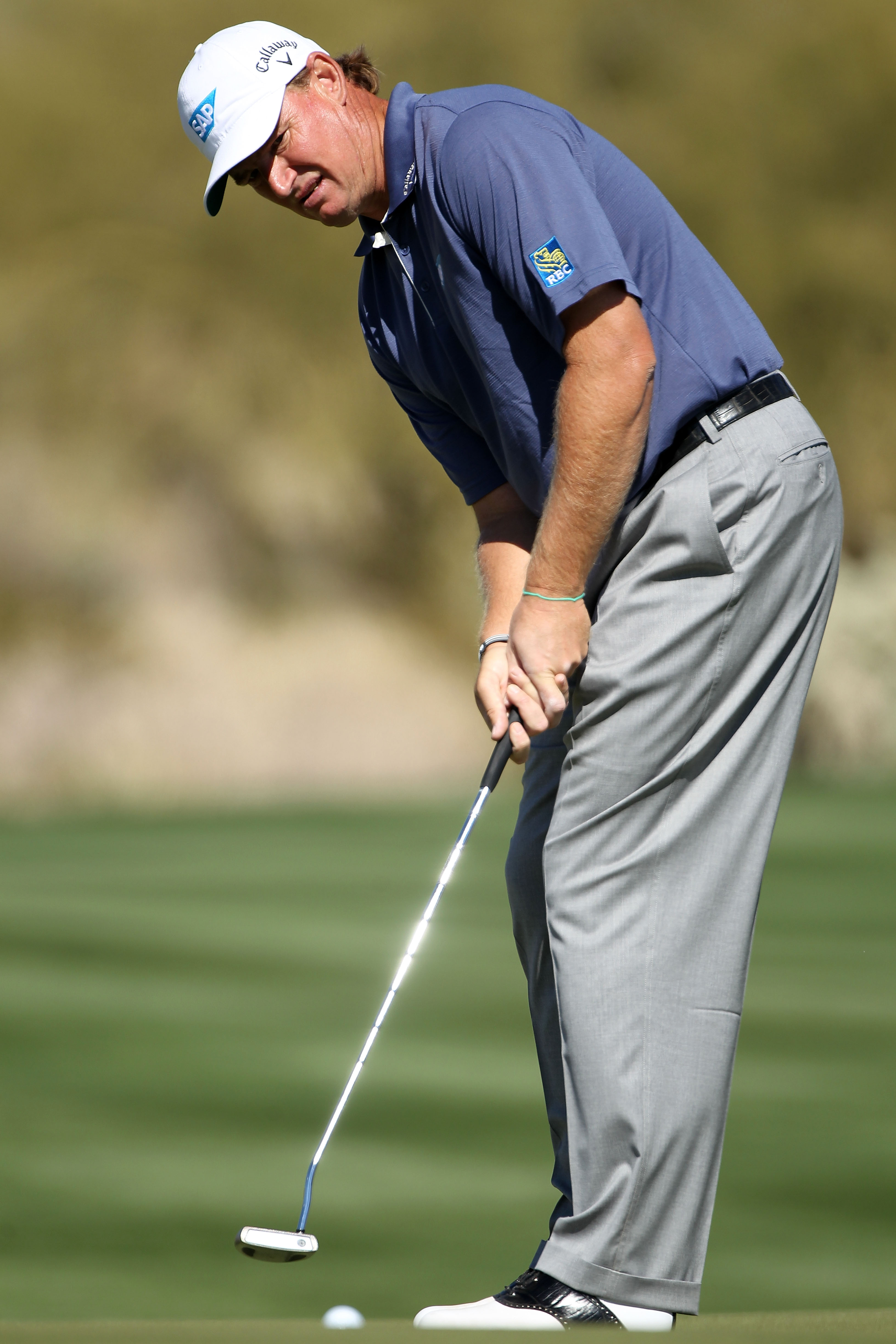 MARANA, AZ - FEBRUARY 24: Ernie Els of South Africa putts during the second round of the Accenture Match Play Championship at the Ritz-Carlton Golf Club on February 24, 2011 in Marana, Arizona. (Photo by Andy Lyons/Getty Images)