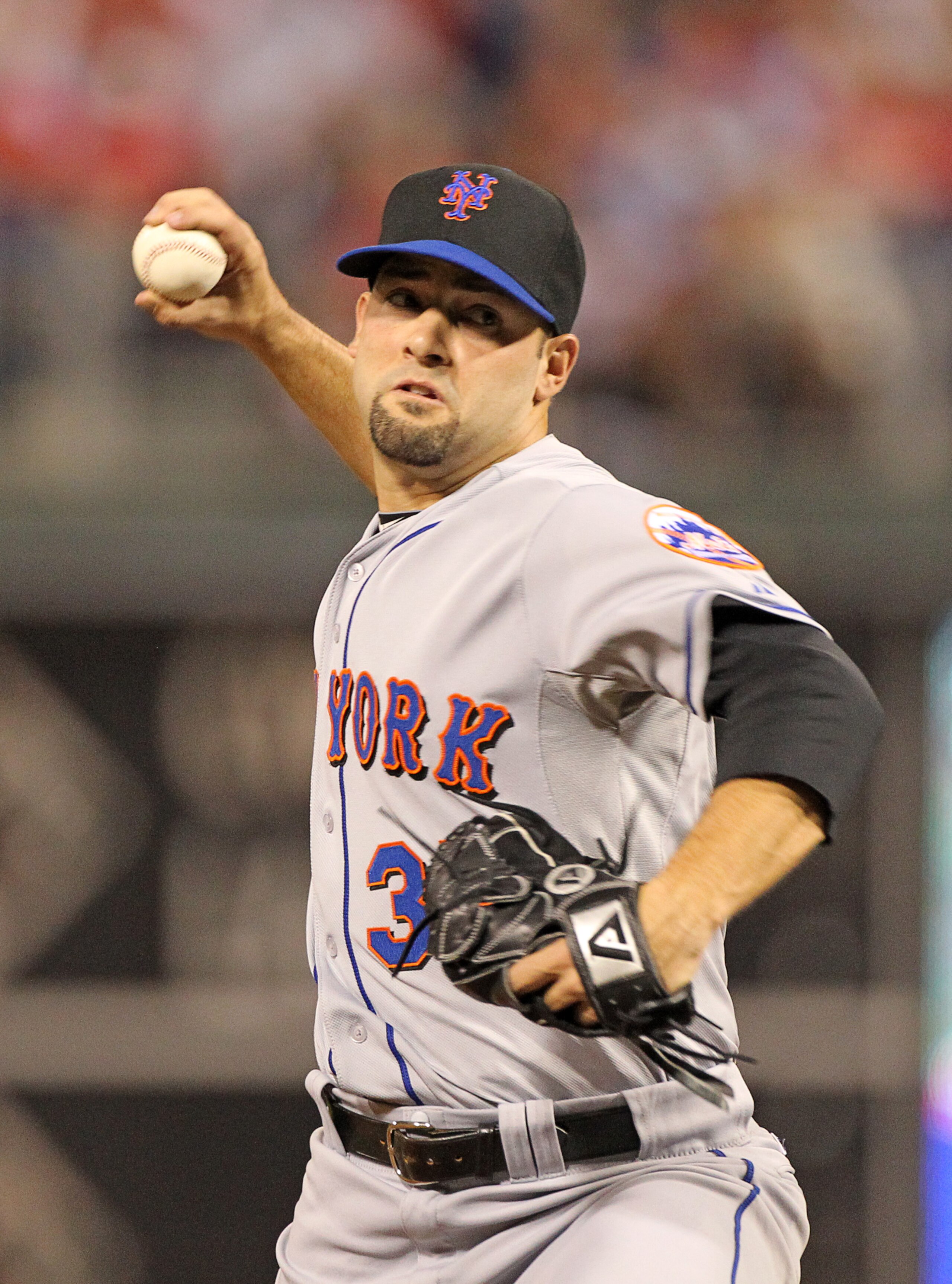 PHILADELPHIA - SEPTEMBER 25: Starting pitcher Dillon Gee #35 of the New York Mets throws a pitch during a game against the Philadelphia Phillies at Citizens Bank Park on September 25, 2010 in Philadelphia, Pennsylvania. The Mets won 5-2. (Photo by Hunter PHILADELPHIA - SEPTEMBER 25: Starting pitcher Dillon Gee #35 of the New York Mets throws a pitch during a game against the Philadelphia Phillies at Citizens Bank Park on September 25, 2010 in Philadelphia, Pennsylvania. The Mets won 5-2. (Photo by Hunter