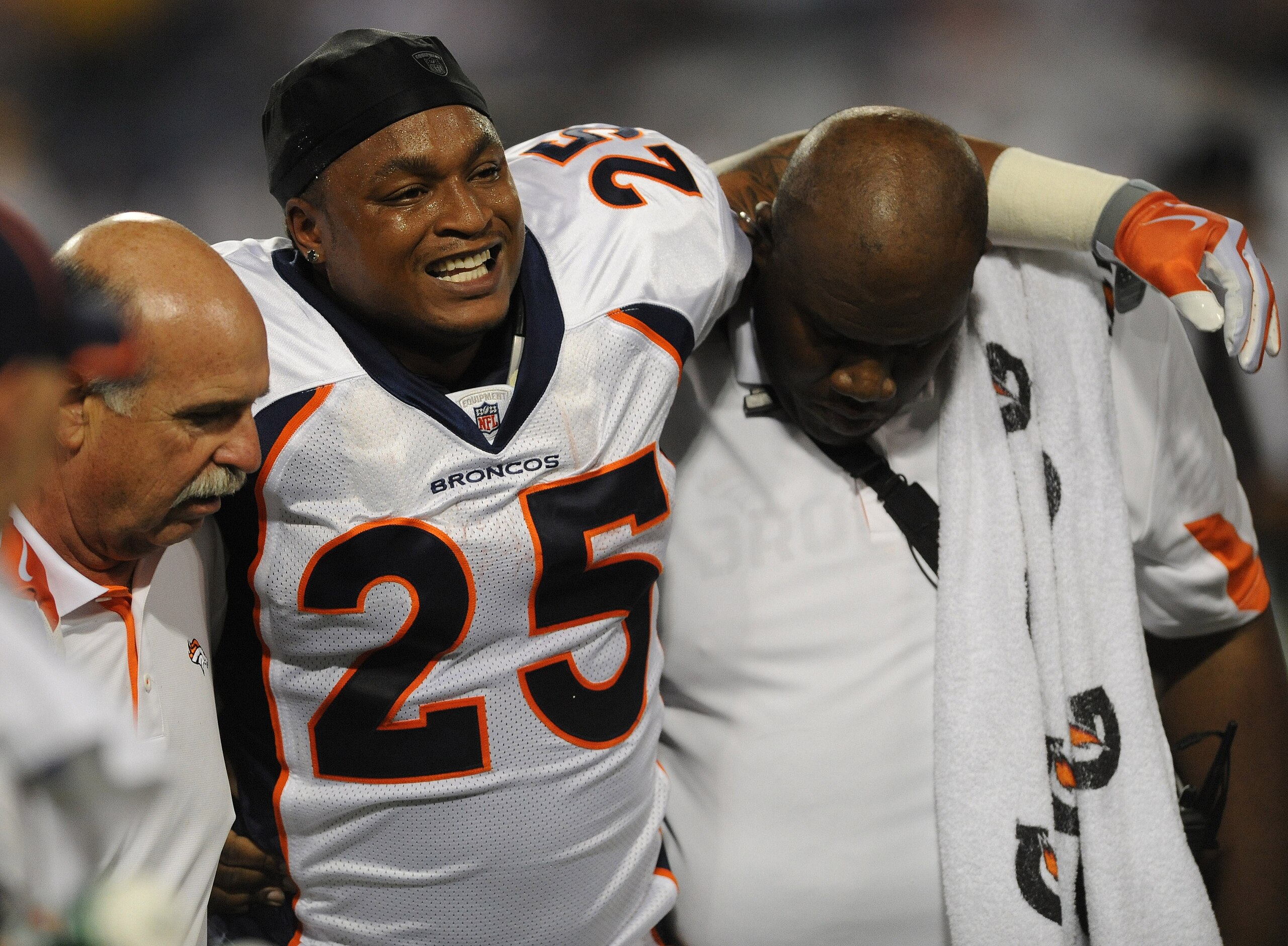 MINNEAPOLIS - SEPTEMBER 02:  LenDale White #25 of the Denver Broncos leaves the field during an NFL preseason game against the Minnesota Vikings at the Mall of America Field at Hubert H. Humphrey Metrodome, on September 2, 2010 in Minneapolis, Minnesota.