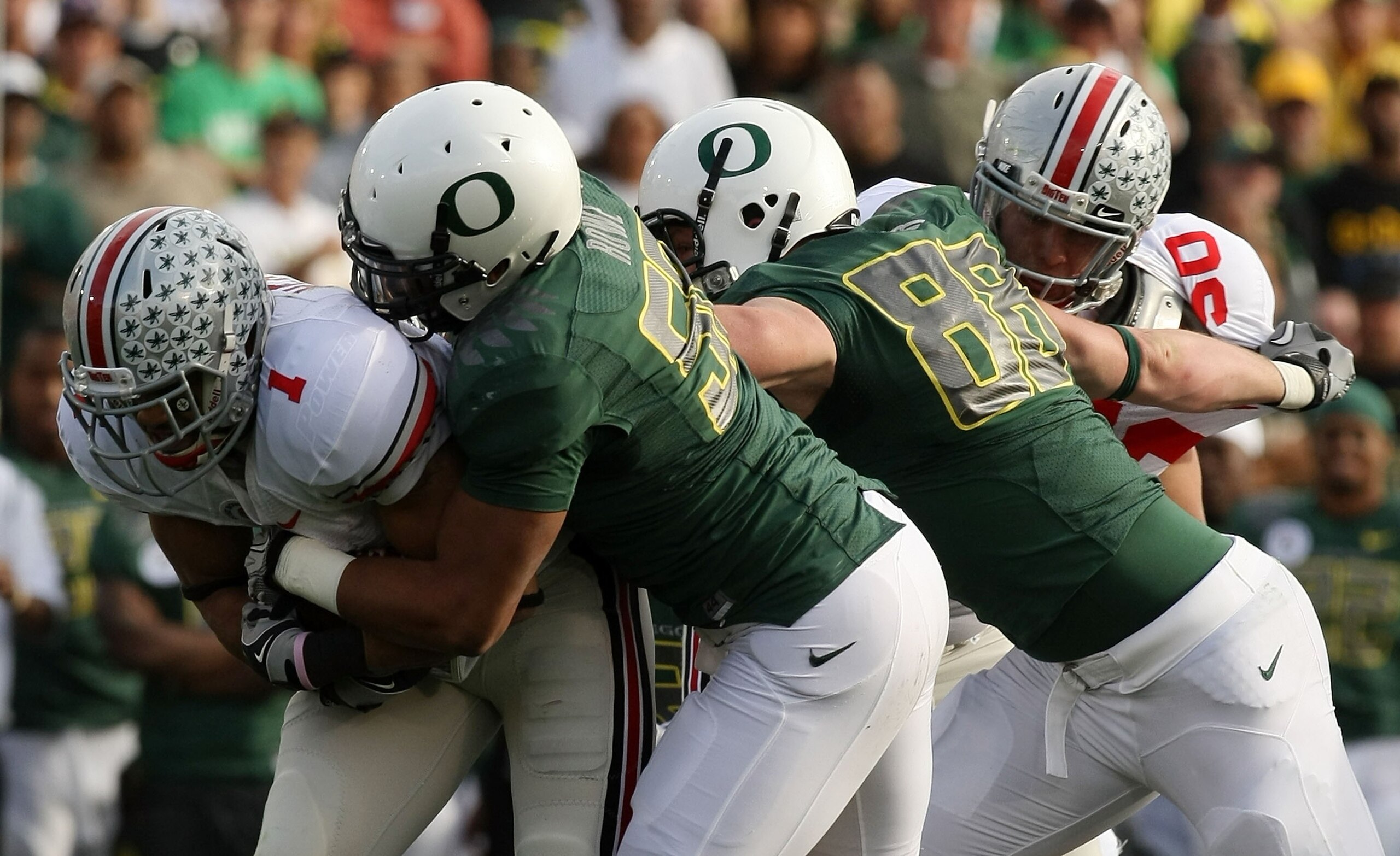 PASADENA, CA - JANUARY 01:  Running back Daniel Herron #1 of the Ohio State Buckeyes runs with the ball against the Oregon Ducks during the 96th Rose Bowl game on January 1, 2010 in Pasadena, California.  (Photo by Stephen Dunn/Getty Images)