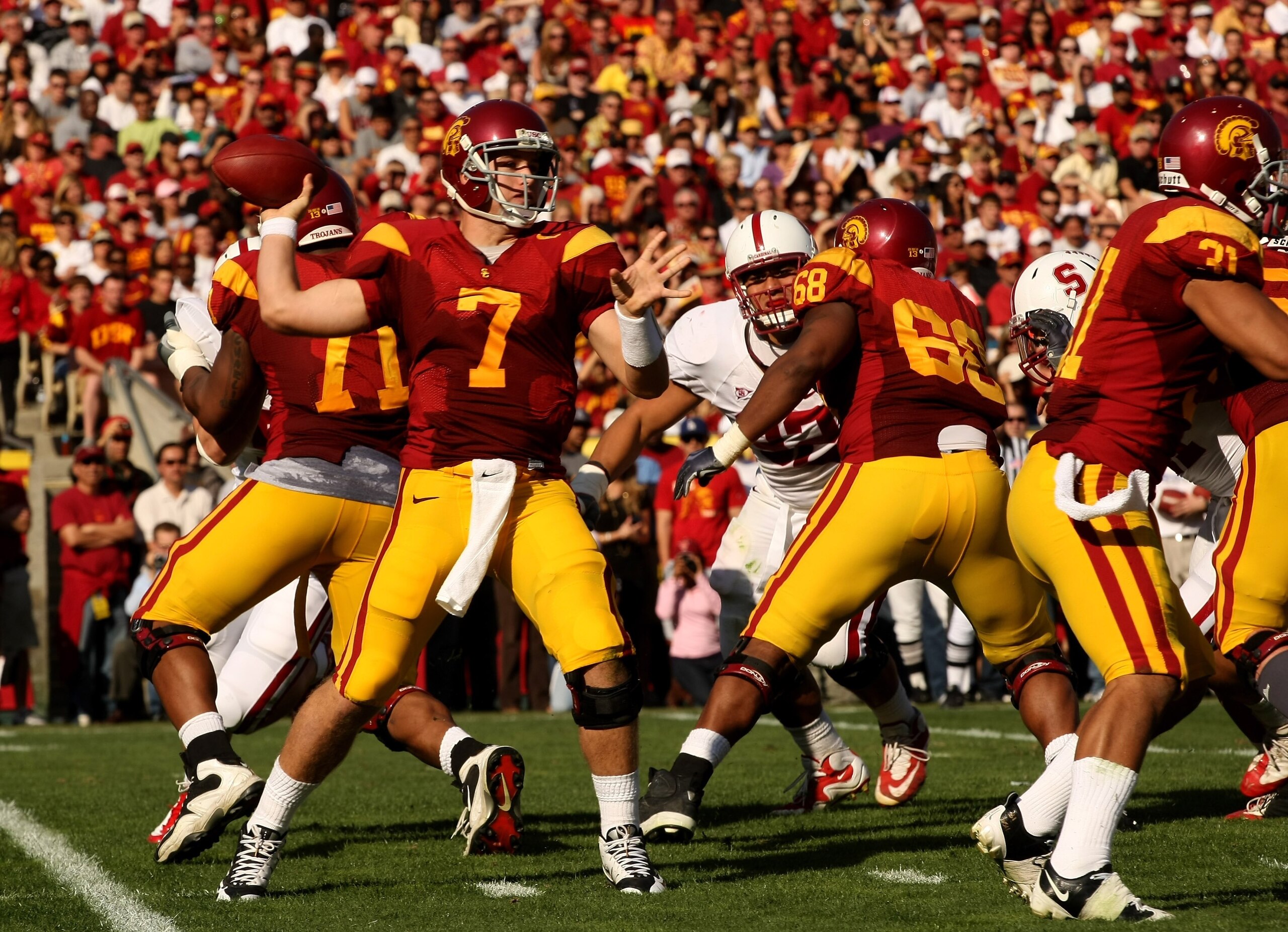 LOS ANGELES, CA - NOVEMBER 14:  Quarterback Matt Barkley #7 of the USC Trojans throws a pass against the Stanford Cardinal on November 14, 2009 at the Los Angeles Coliseum in Los Angeles, California.  Stanford won 55-21.  (Photo by Stephen Dunn/Getty Imag