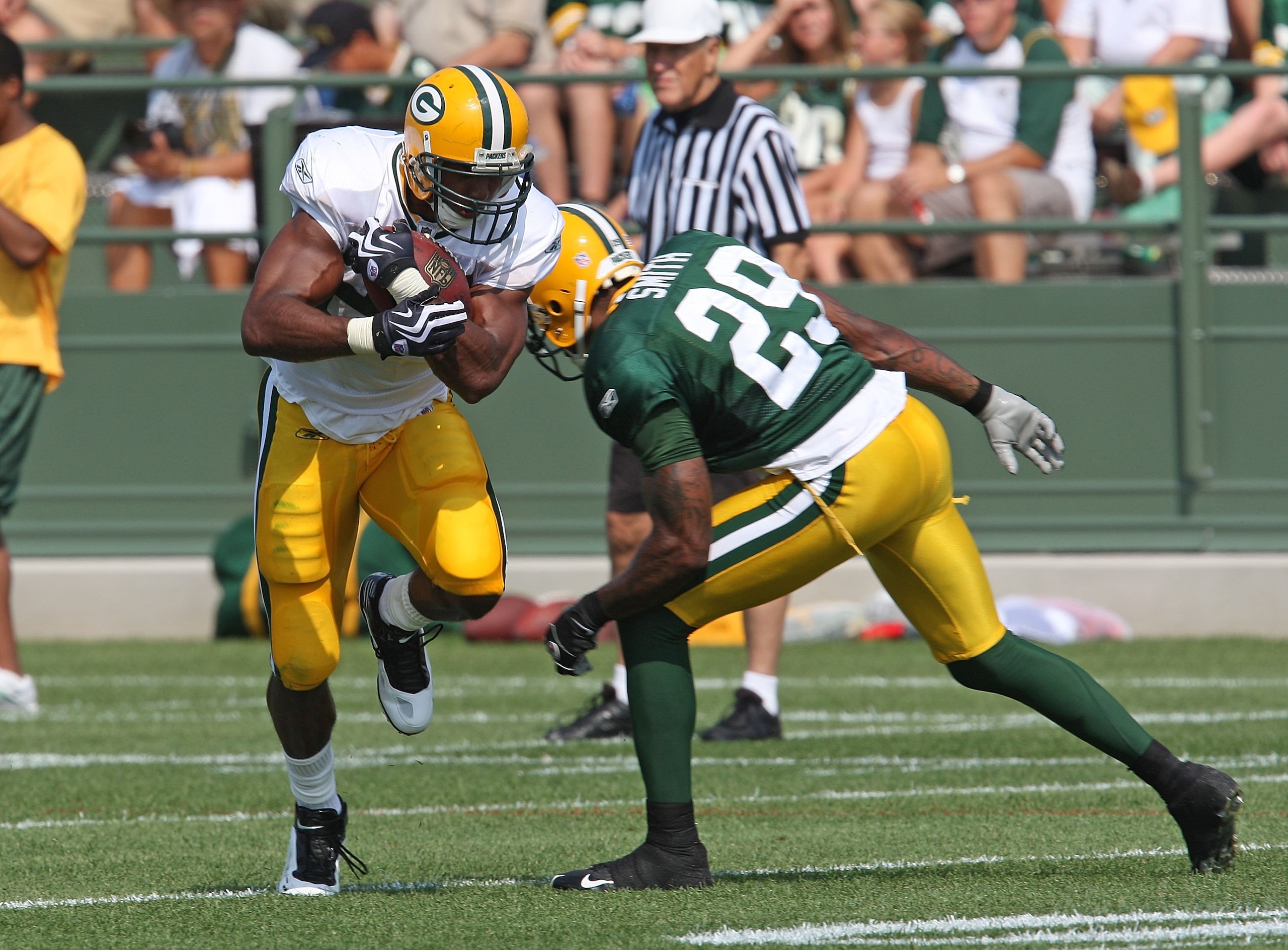 GREEN BAY, WI - AUGUST 03: Ryan Grant #25 of the Green Bay Packers runs past Anthony Smith #29 during practice at summer training camp on August 3, 2009 at the Ray Nitschke Field in Green Bay, Wisconsin. (Photo by Jonathan Daniel/Getty Images)