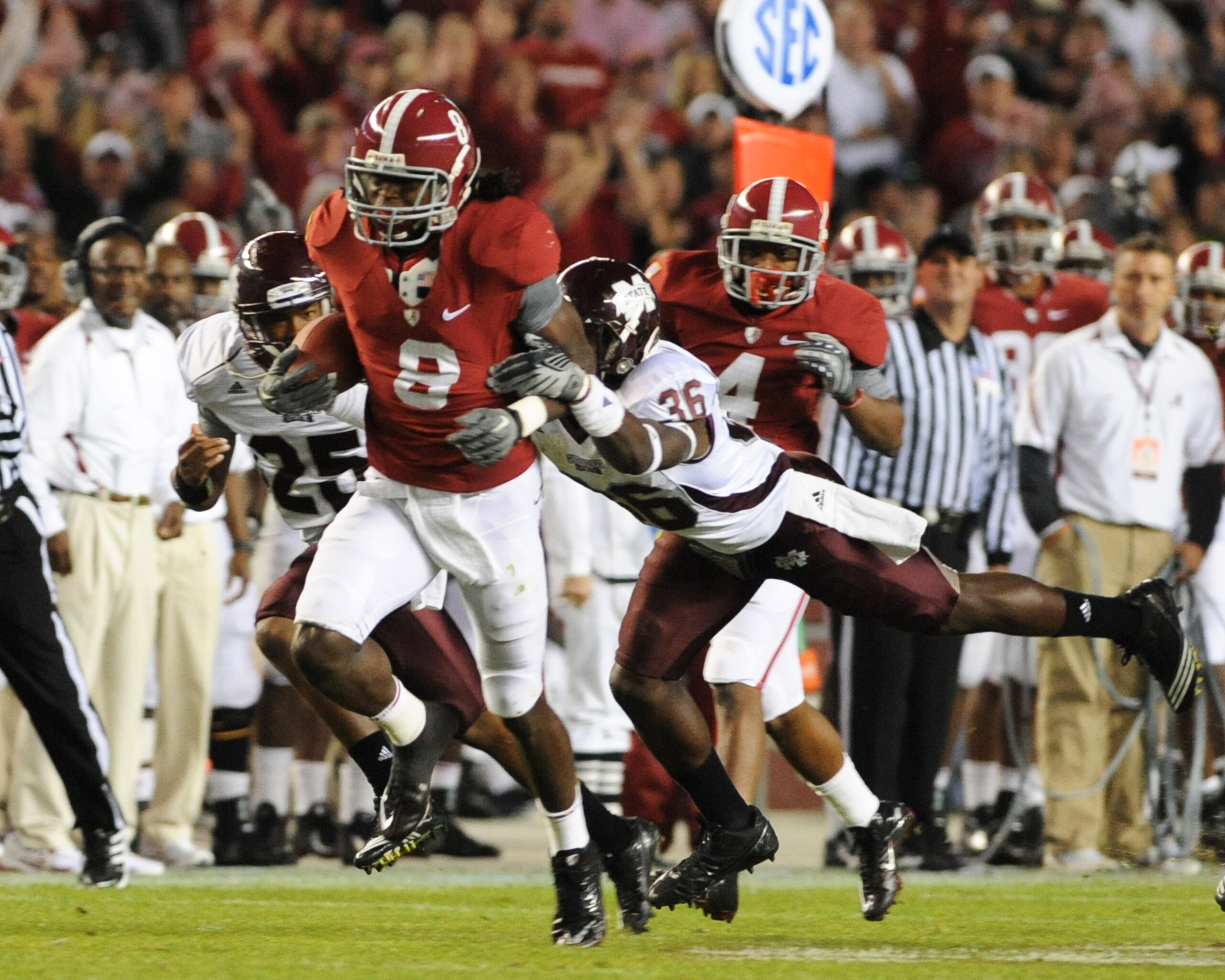 TUSCALOOSA, AL - NOVEMBER 13: Wide receiver Julio Jones #8 of the Alabama Crimson Tide runs 56 yards with a touchdown pass against the Mississippi State Bulldogs November 13, 2010 at Bryant-Denny Stadium in Tuscaloosa, Alabama.  (Photo by Al Messerschmidt