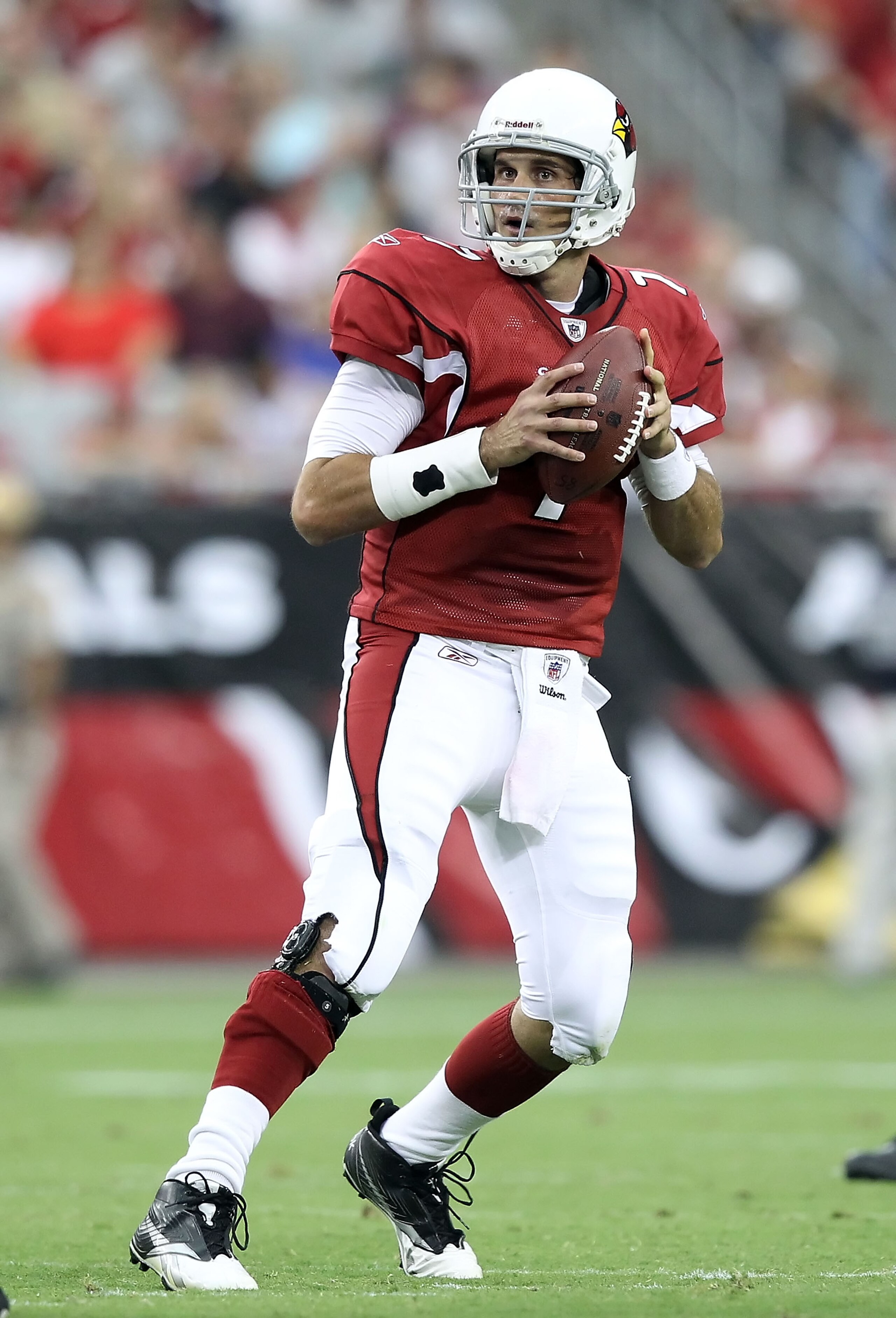 GLENDALE, AZ - AUGUST 14: Quarterback Matt Leinart #7 of the Arizona Cardinals drops back to pass during preseason NFL game against the Houston Texans at the University of Phoenix Stadium on August 14, 2010 in Glendale, Arizona. The Cardinals defeated th GLENDALE, AZ - AUGUST 14: Quarterback Matt Leinart #7 of the Arizona Cardinals drops back to pass during preseason NFL game against the Houston Texans at the University of Phoenix Stadium on August 14, 2010 in Glendale, Arizona. The Cardinals defeated th