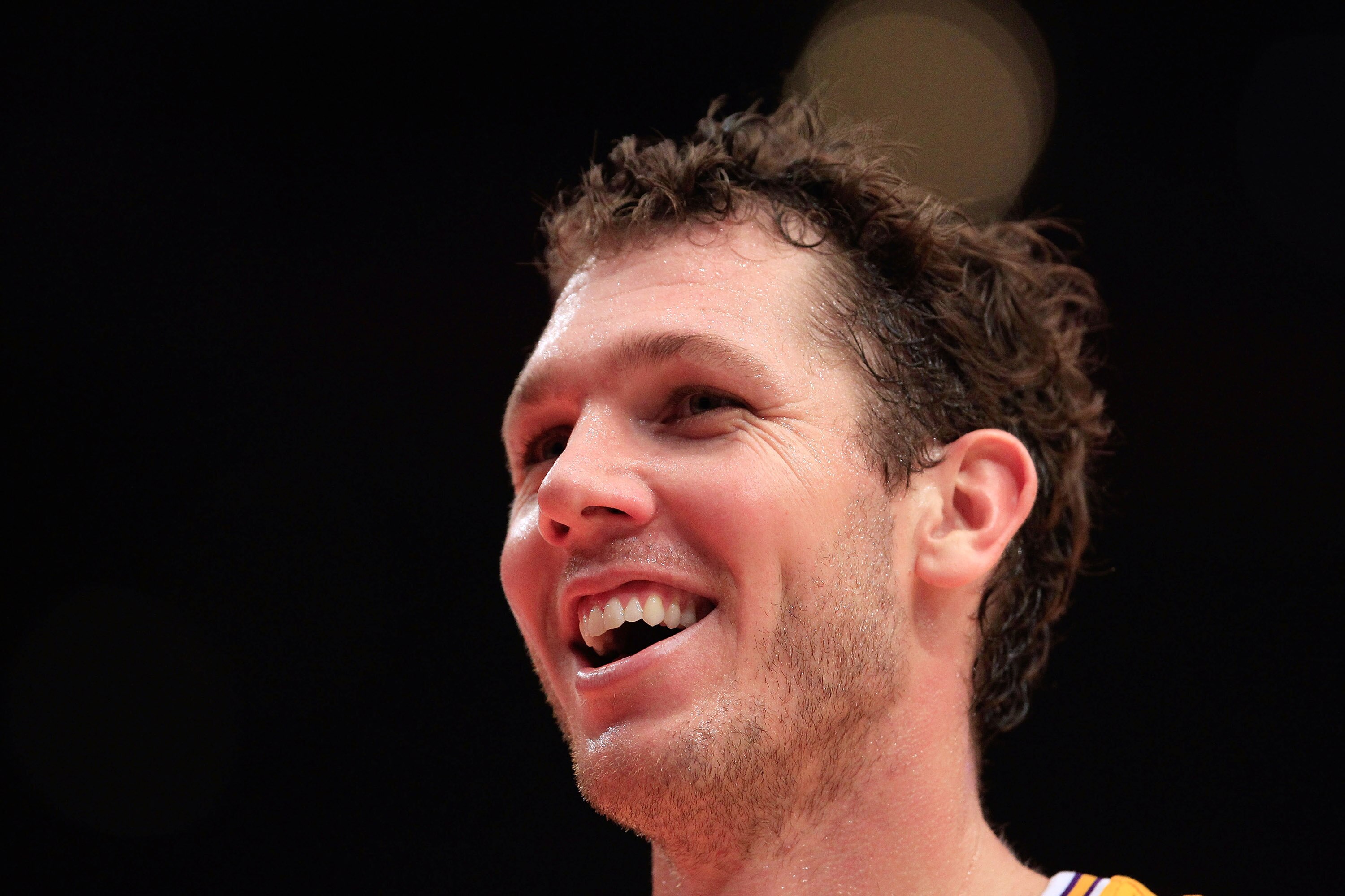 NEW YORK, NY - FEBRUARY 11: Luke Walton #4 of the Los Angeles Lakers on the court against the New York Knicks at Madison Square Garden on February 11, 2011 in New York City. NOTE TO USER: User expressly acknowledges and agrees that, by downloading and/or