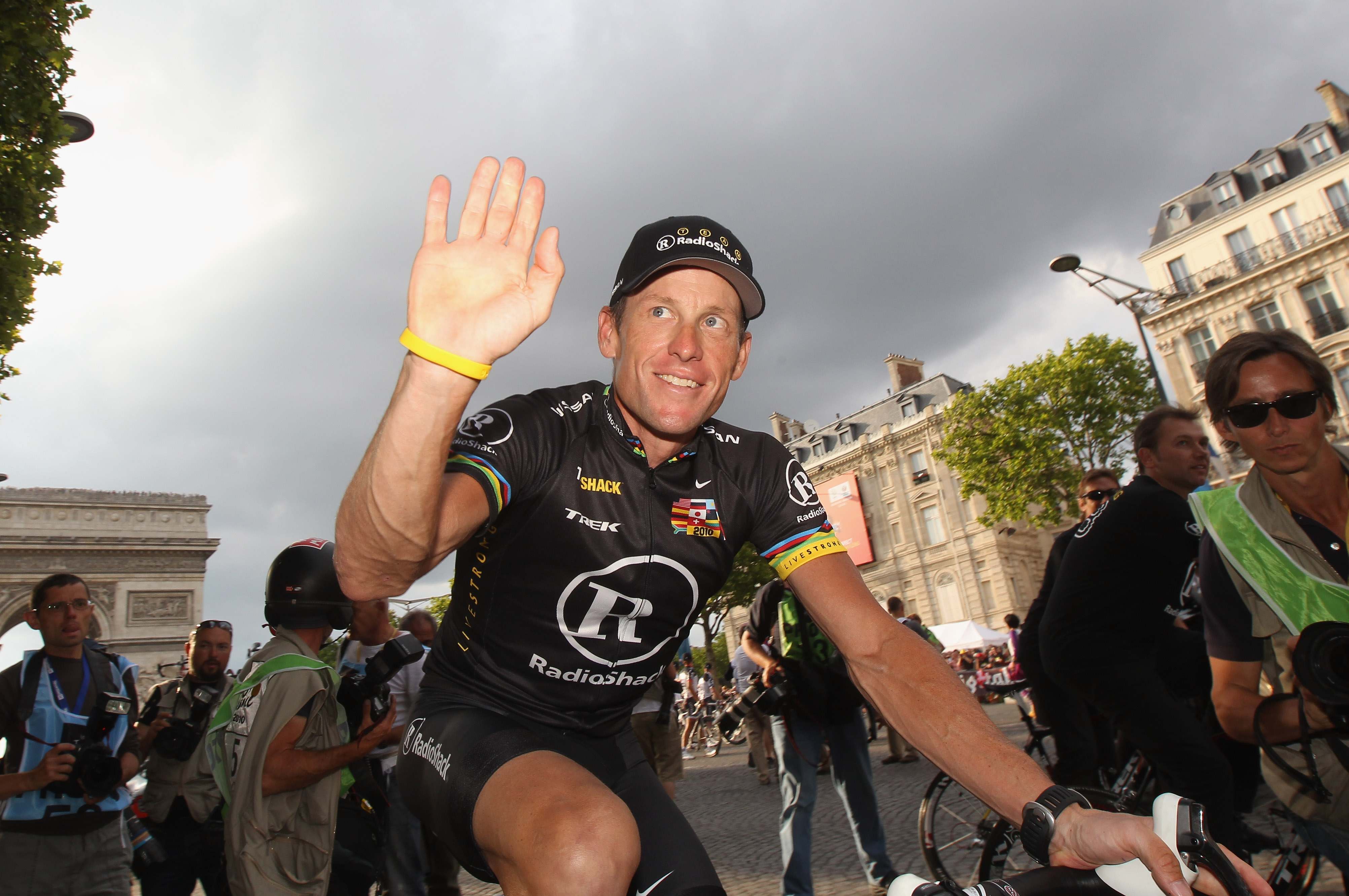 PARIS - JULY 25:  Lance Armstrong of team Radioshack waves to fans after the twentieth and final stage of Le Tour de France 2010, from Longjumeau to the Champs-Elysees in Paris on July 25, 2010 in Paris, France.  (Photo by Bryn Lennon/Getty Images)