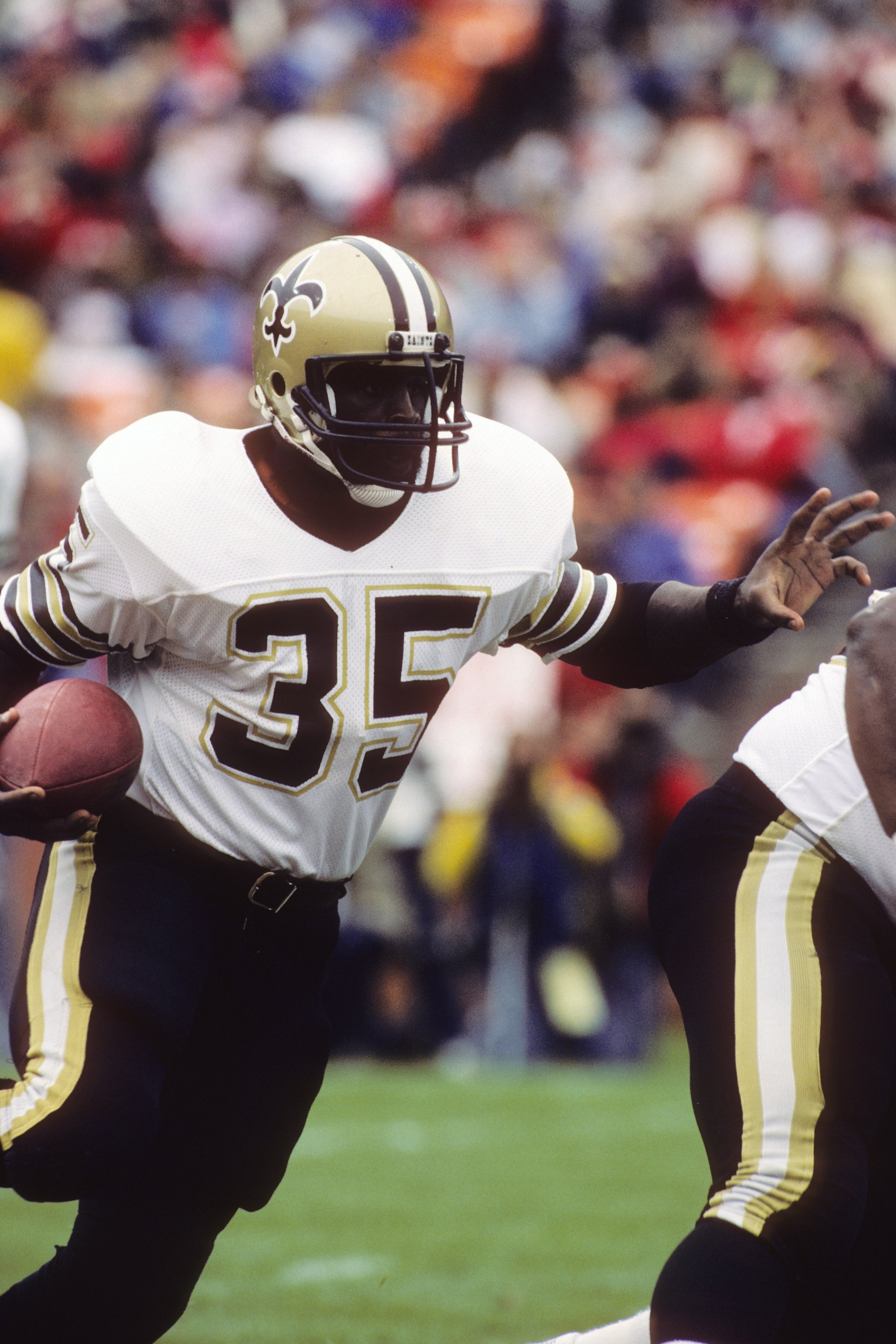 SAN FRANCISCO - SEPTEMBER 29:  Running back Earl Campbell #35 of the New Orleans Saints looks for room to run against the San Francisco 49ers defense during a game at Candlestick Park on September 29, 1985 in San Francisco, California.  The Saints won 20-