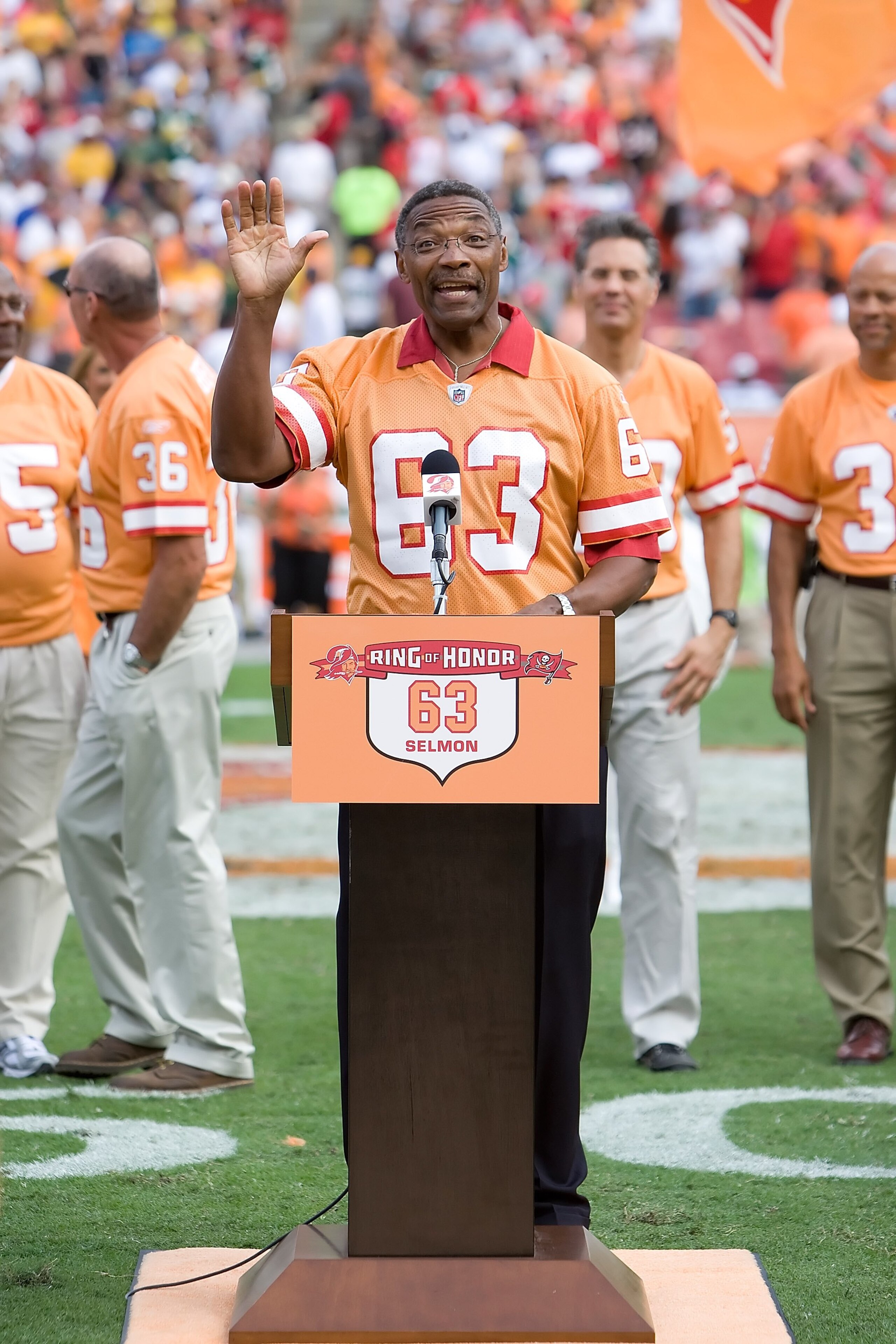 TAMPA, FL - NOVEMBER 08:  Hall of Fame defensive end Lee Roy Selmon is inducted into the Buccanners Ring of Honor at halftime of the Tampa Bay Buccaneers game against the Green Bay Packers at Raymond James Stadium on November 8, 2009 in Tampa, Florida. Th