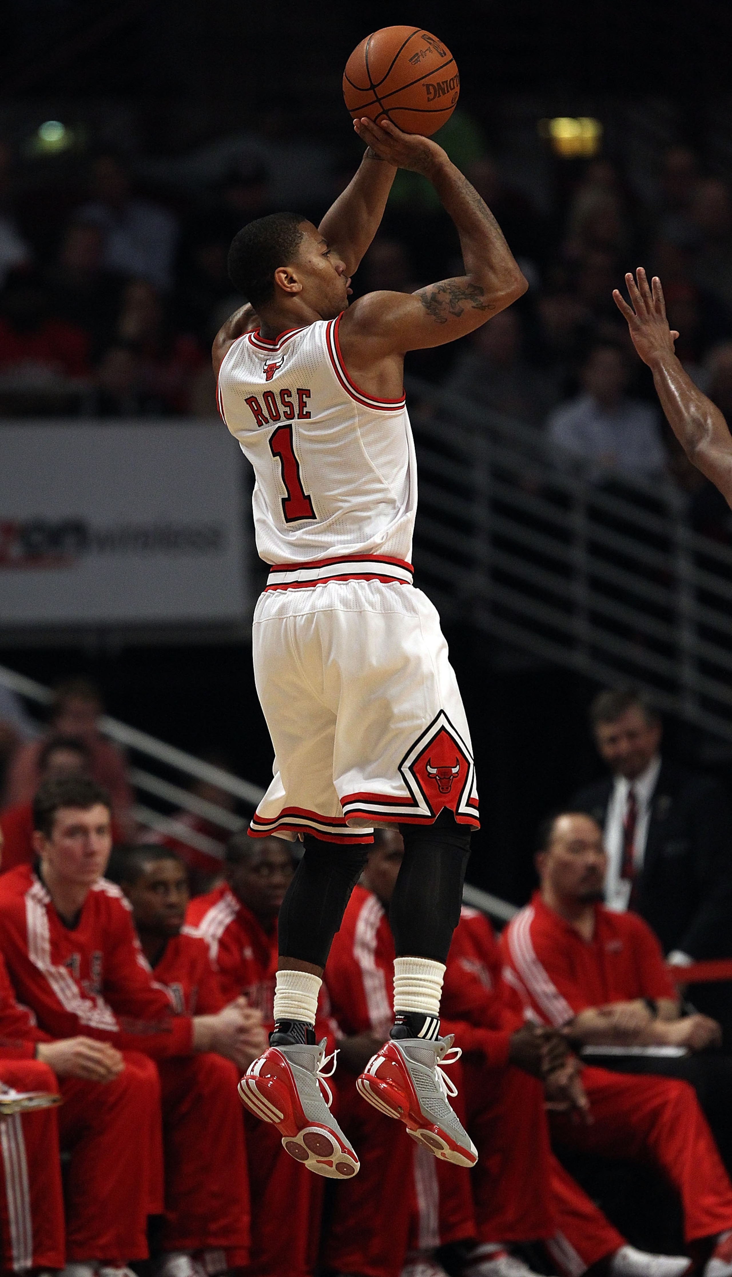 CHICAGO, IL - MARCH 07: Derrick Rose #1 of the Chicago Bulls puts up a shot against the New Orleans Hornets at the United Center on March 7, 2011 in Chicago, Illinois. The Bulls defeated the Hornets 85-77. NOTE TO USER: User expressly acknowledges and agr