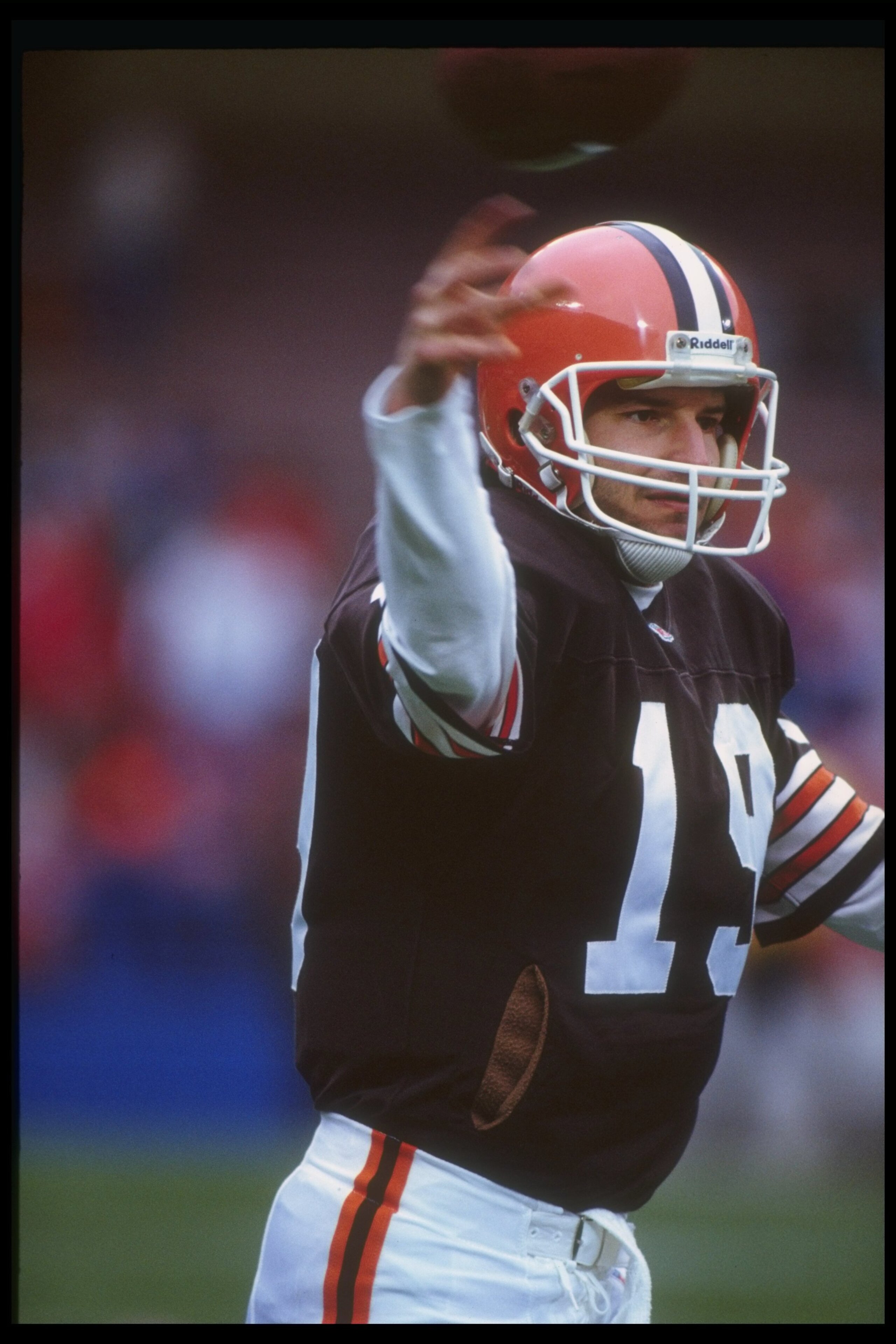 29 Nov 1992: Quarterback Bernie Kosar of the Cleveland Browns throws the ball during a game against the Chicago Bears at Soldier Field in Chicago, Illinois. The Browns won the game, 27-14.
