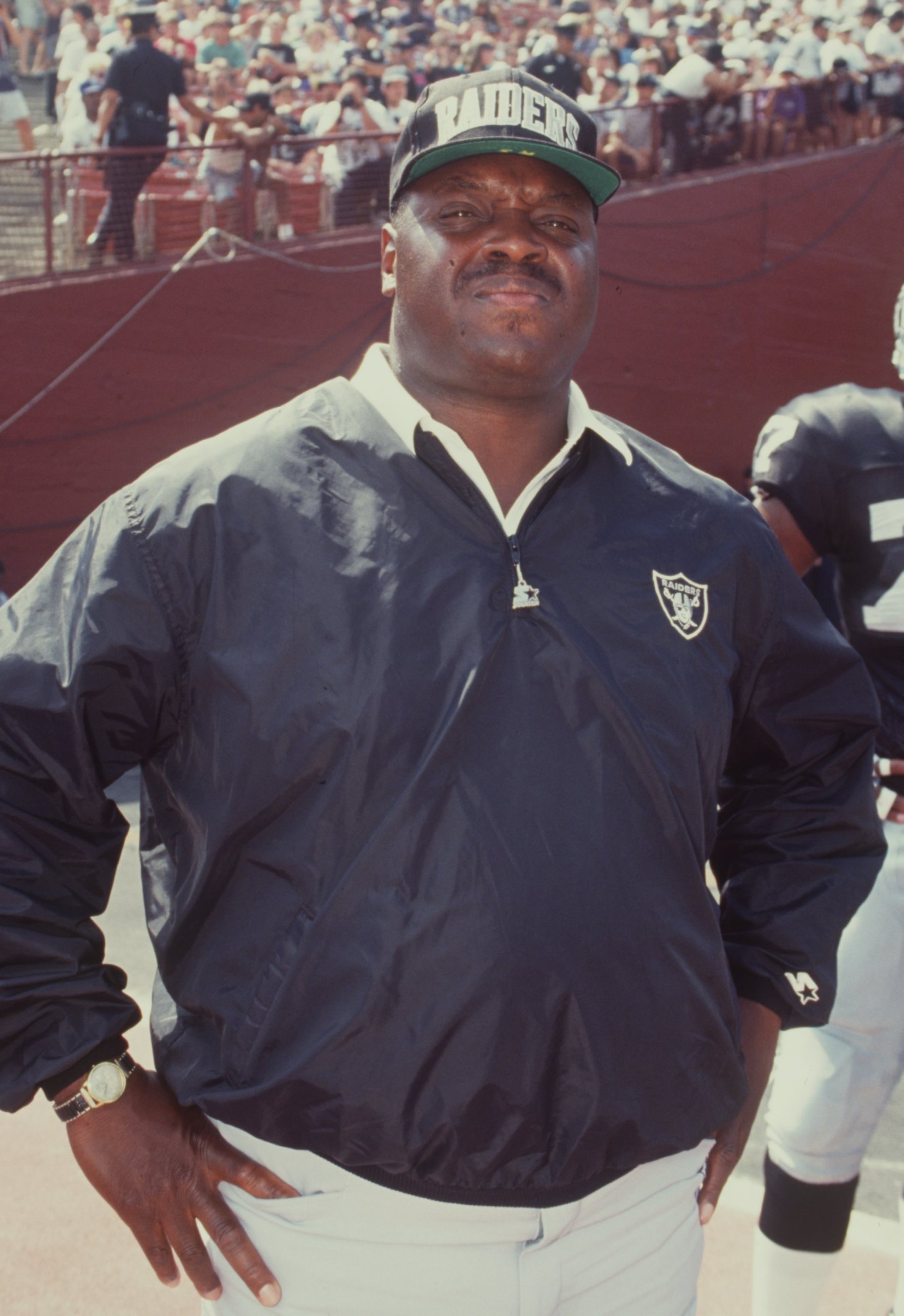 9 SEP 1992: LOS ANGELES RAIDERS HEAD COACH ART SHELL AT THE LOS ANGELES COLISEUM. Mandatory Credit: Ken Levine/ALLSPORT