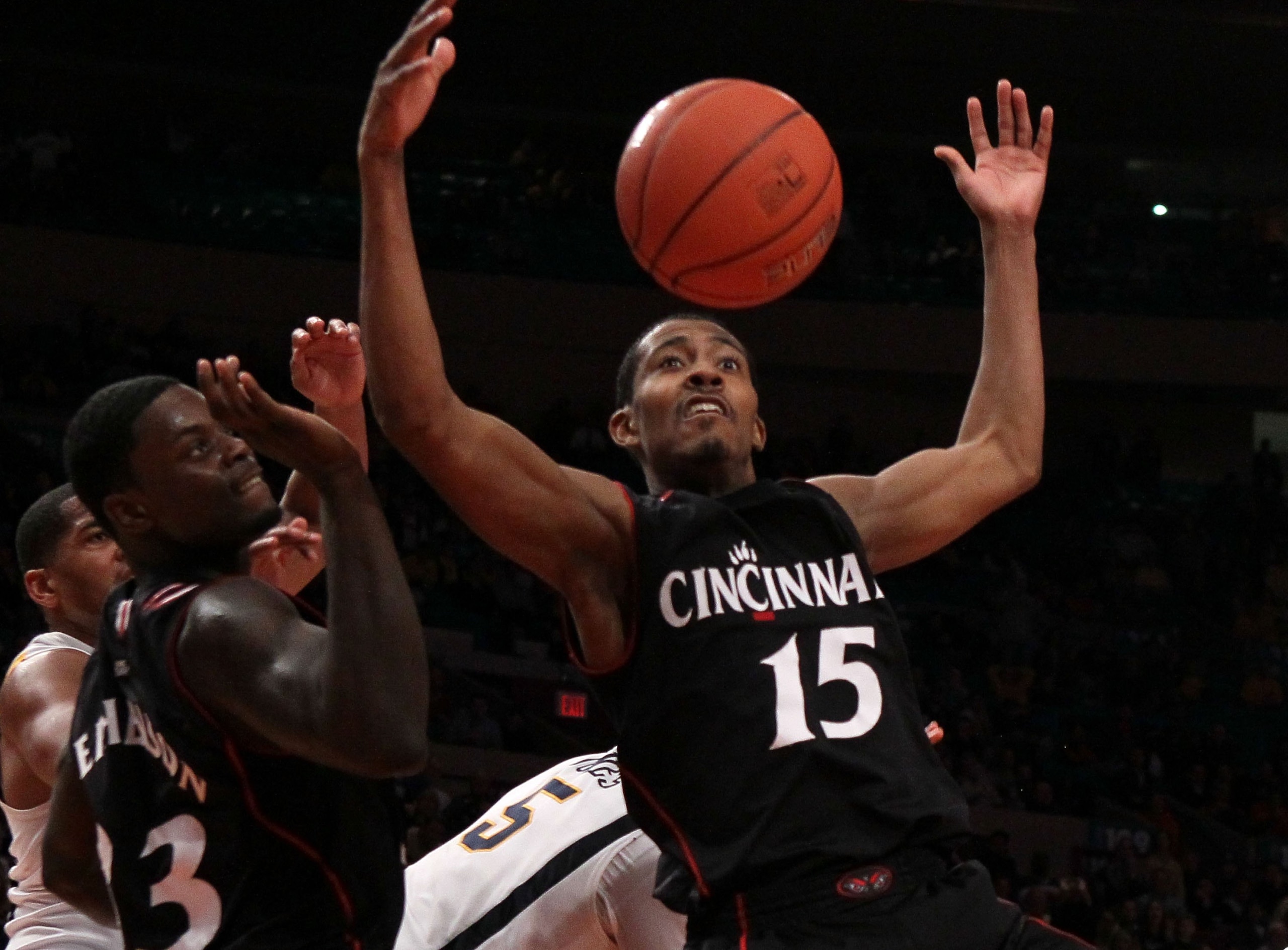 NEW YORK - MARCH 11: Darnell Wilks #15 of the Cincinnati Bearcats goes for a loose ball against the West Virginia Mountaineers during the quarterfinal of the 2010 NCAA Big East Tournament at Madison Square Garden on March 11, 2010 in New York City. (Phot NEW YORK - MARCH 11: Darnell Wilks #15 of the Cincinnati Bearcats goes for a loose ball against the West Virginia Mountaineers during the quarterfinal of the 2010 NCAA Big East Tournament at Madison Square Garden on March 11, 2010 in New York City. (Phot