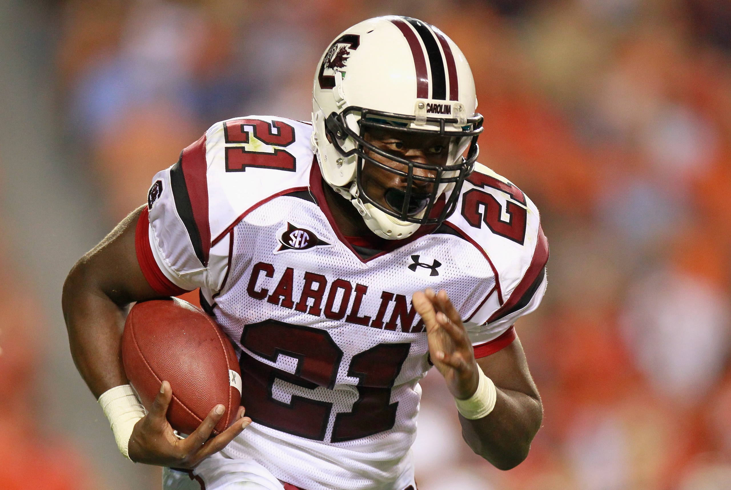 AUBURN, AL - SEPTEMBER 25:  Marcus Lattimore #21 of the South Carolina Gamecocks rushes against the Auburn Tigers at Jordan-Hare Stadium on September 25, 2010 in Auburn, Alabama.  (Photo by Kevin C. Cox/Getty Images)