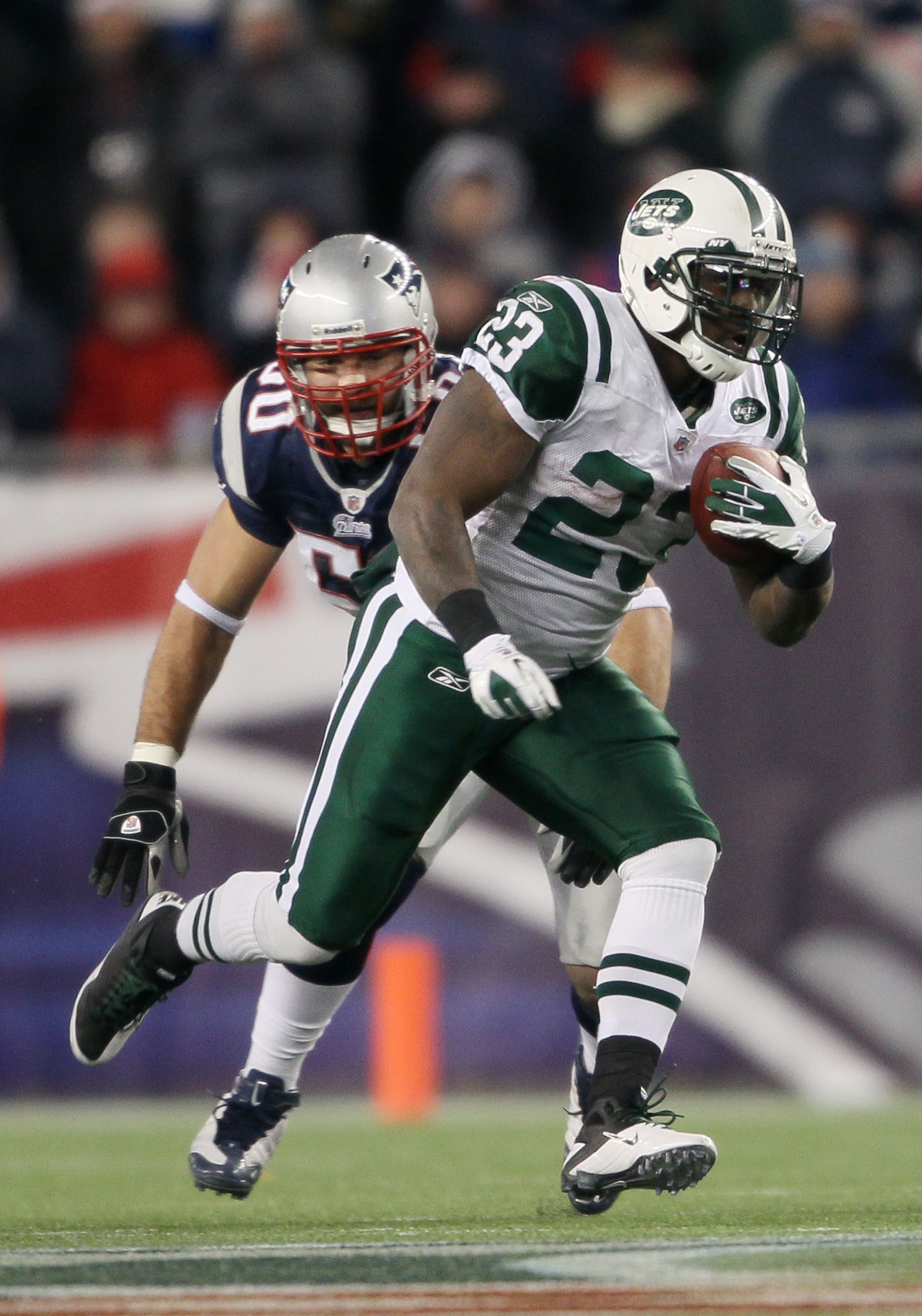 FOXBORO, MA - JANUARY 16:  Runningback Shonn Greene #23 of the New York Jets runs with the ball against the New England Patriots during their 2011 AFC divisional playoff game at Gillette Stadium on January 16, 2011 in Foxboro, Massachusetts.  (Photo by El