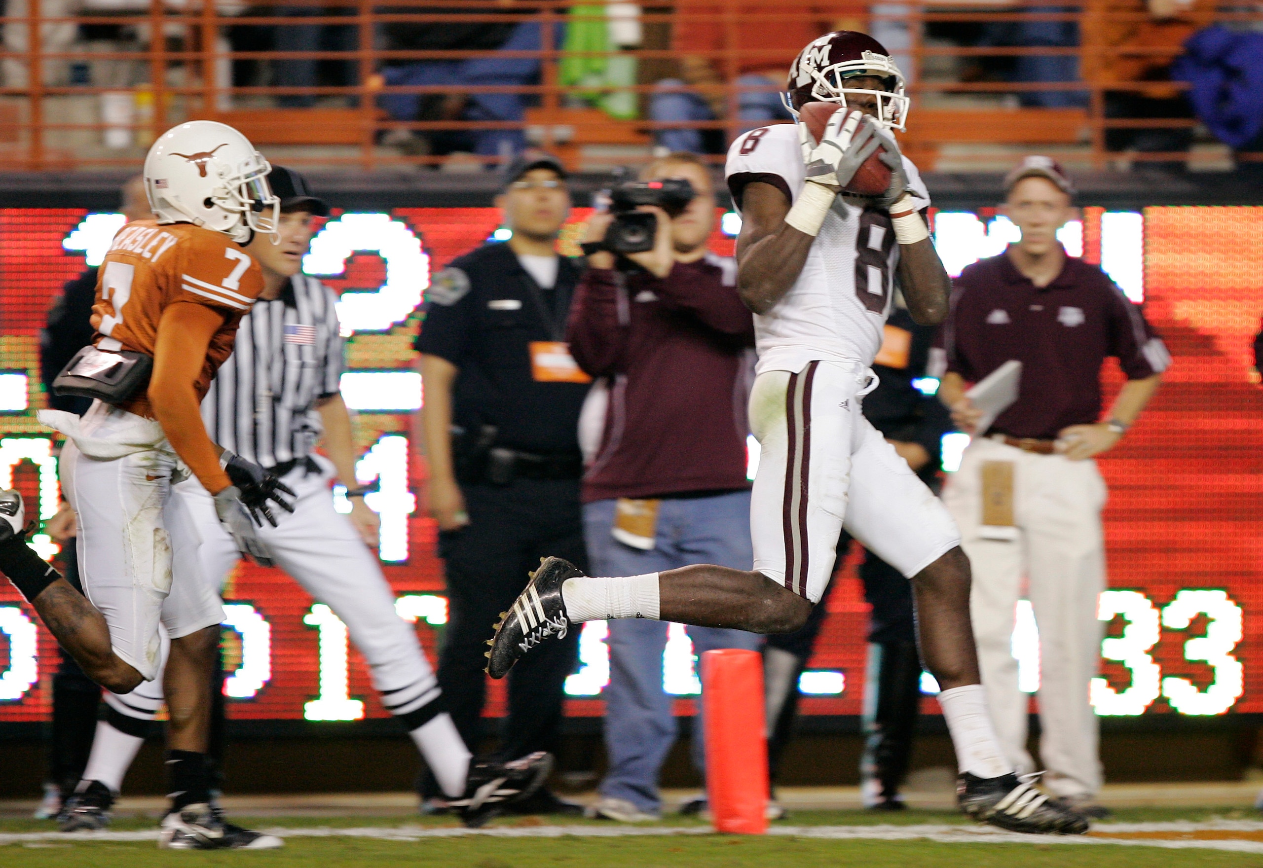 AUSTIN, TX - NOVEMBER 27: Wide receiver Jeff Fuller #8 of the Texas A&M Aggies pulls in a touchdown pass against cornerback Deon Beasley #7 of the Texas Longhorns in the fourth quarter at Darrell K Royal-Texas Memorial Stadium November 27, 2008 in Austin,