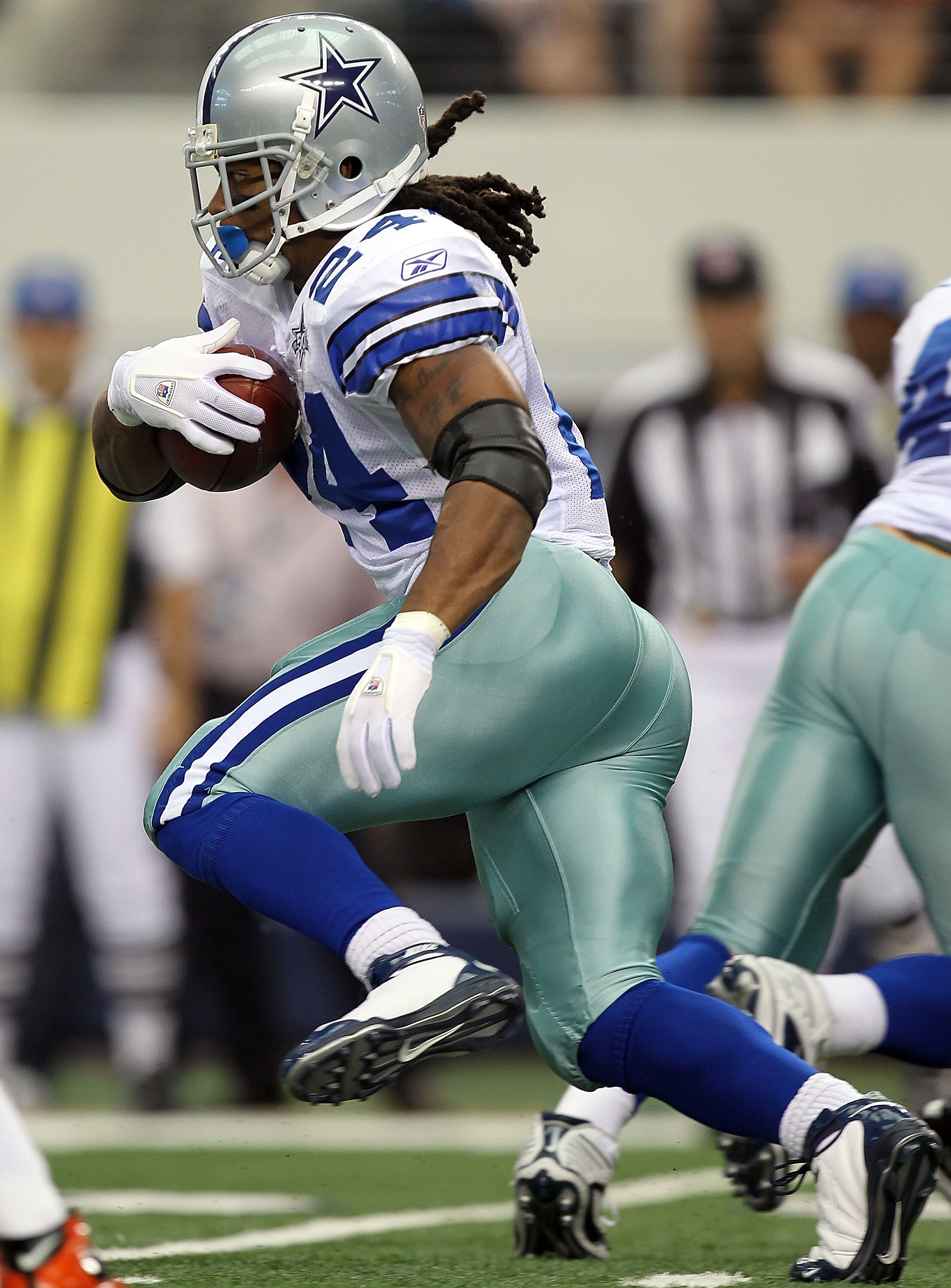 ARLINGTON, TX - SEPTEMBER 19:  Running back Marion Barber #24 of the Dallas Cowboys runs the ball against the Chicago Bears at Cowboys Stadium on September 19, 2010 in Arlington, Texas.  (Photo by Ronald Martinez/Getty Images)