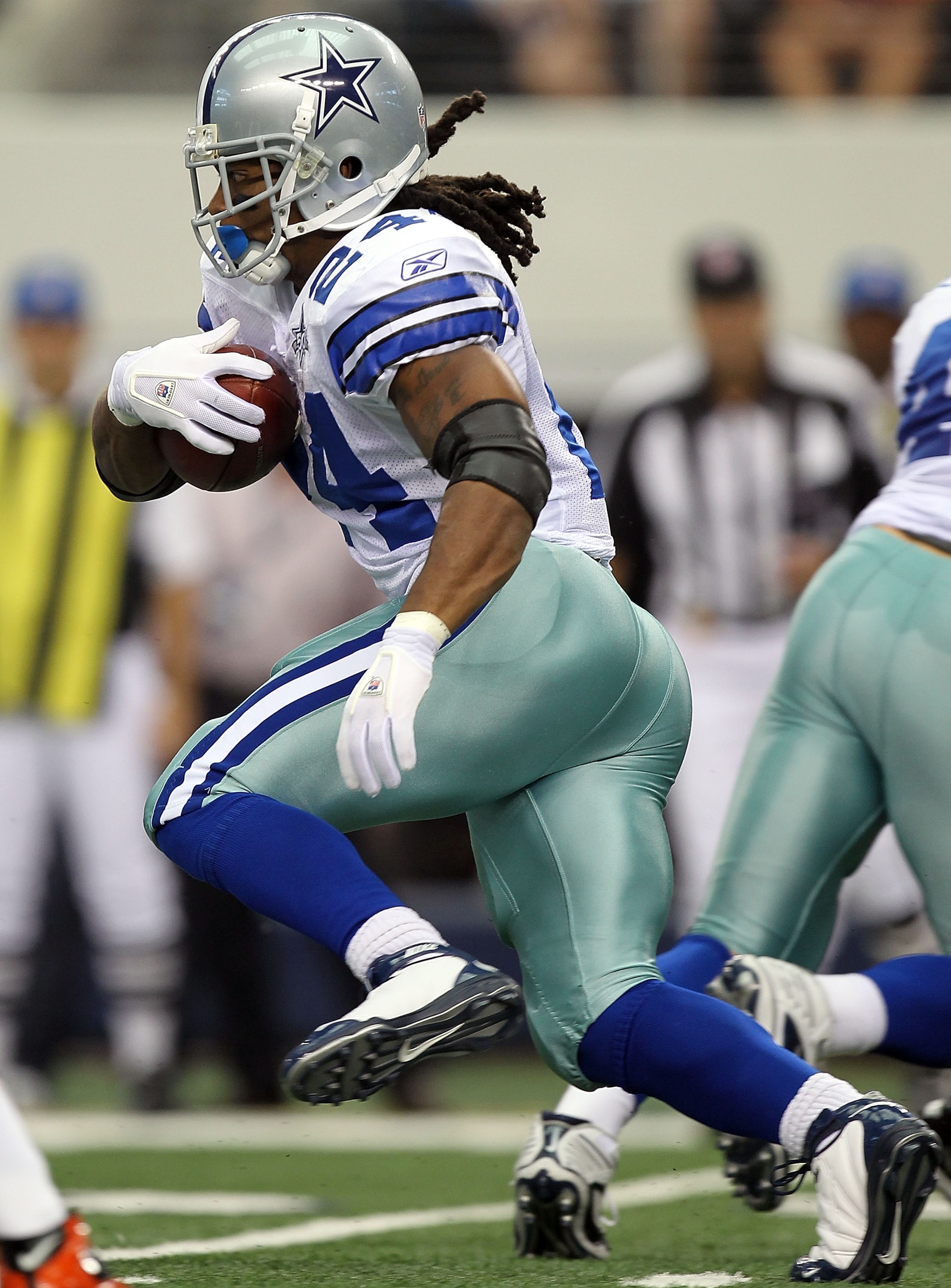 ARLINGTON, TX - SEPTEMBER 19:  Running back Marion Barber #24 of the Dallas Cowboys runs the ball against the Chicago Bears at Cowboys Stadium on September 19, 2010 in Arlington, Texas.  (Photo by Ronald Martinez/Getty Images)