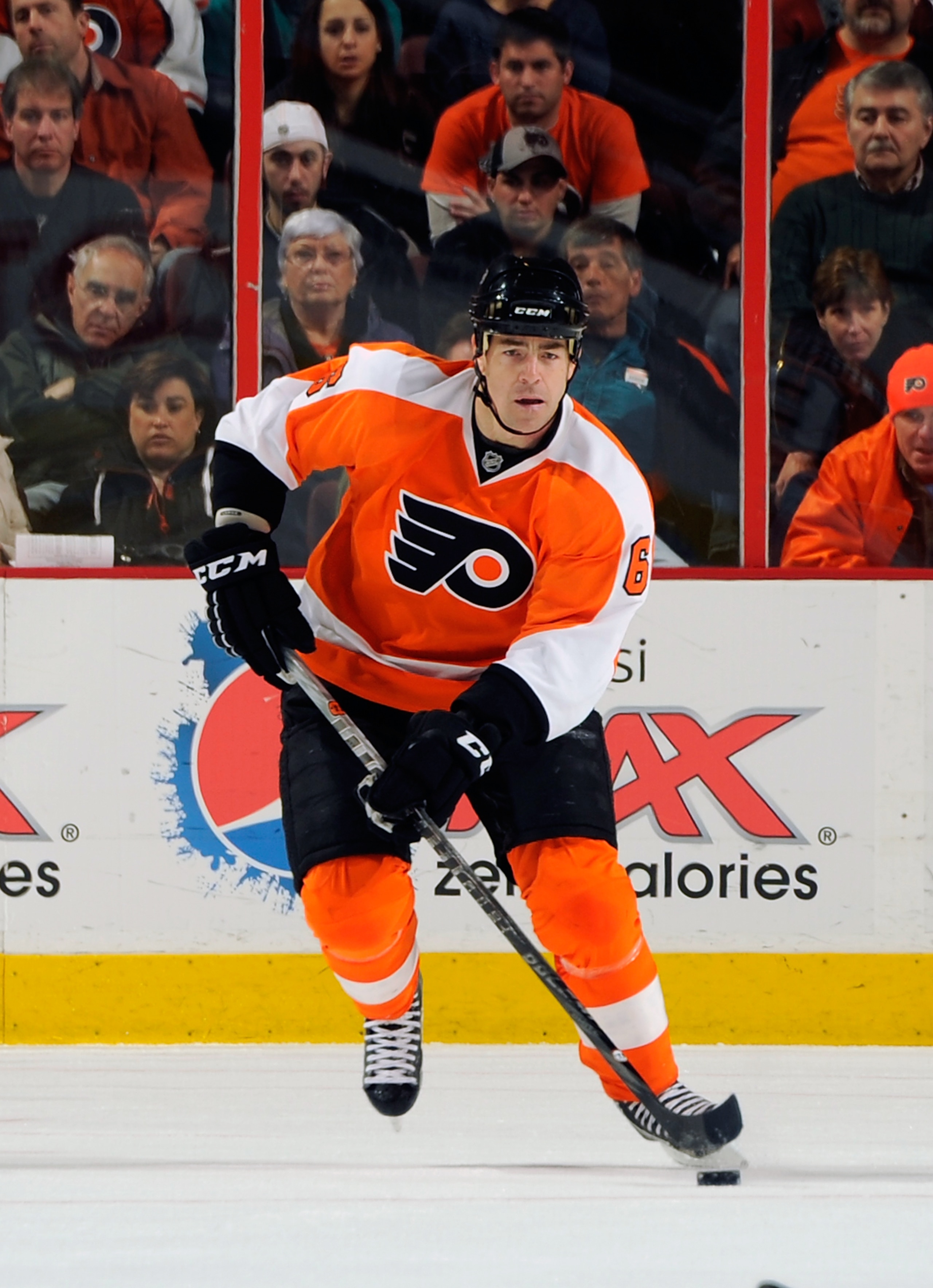PHILADELPHIA - FEBRUARY 13:  Sean O'Donnell #6 of the Philadelphia Flyers in action during a game against the Los Angeles Kings on February 13, 2011 at the Wells Fargo Center in Philadelphia, Pennsylvania.  (Photo by Lou Capozzola/Getty Images)