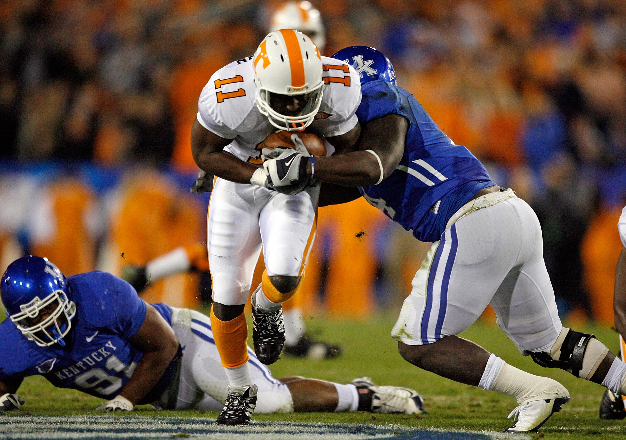 LEXINGTON, KY - NOVEMBER 28: Bryce Brown #11 of the Tennessee Volunteers runs with the ball during the SEC game against the Kentucky Wildcats at Commonwealth Stadium on November 28, 2009 in Lexington, Kentucky.  (Photo by Andy Lyons/Getty Images)