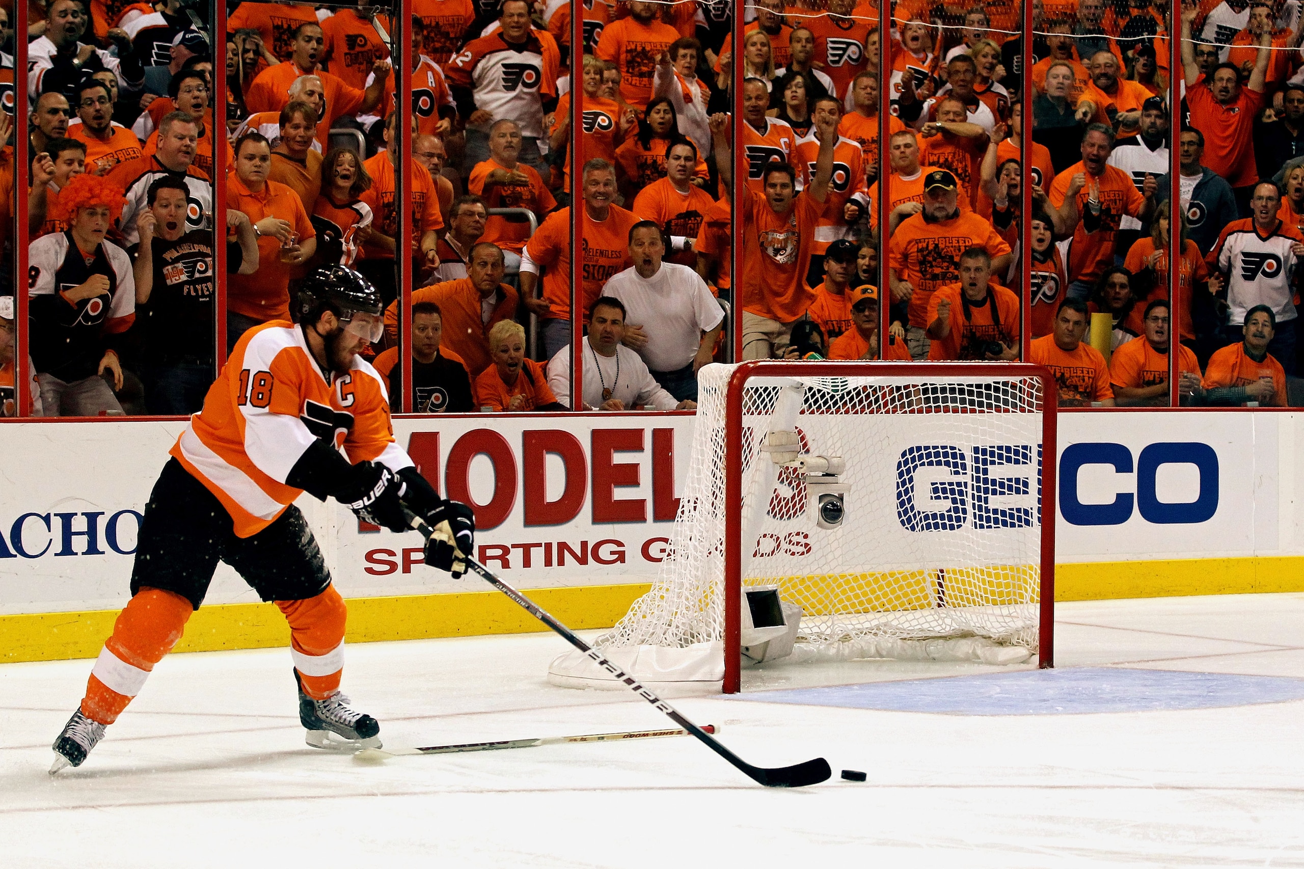 PHILADELPHIA - MAY 24:  Mike Richards #18 of the Philadelphia Flyers regains control of the puck on his way to scoring after colliding with Jaroslav Halak #41 and Roman Hamrlik #44 of the Montreal Canadiens in Game 5 of the Eastern Conference Finals durin
