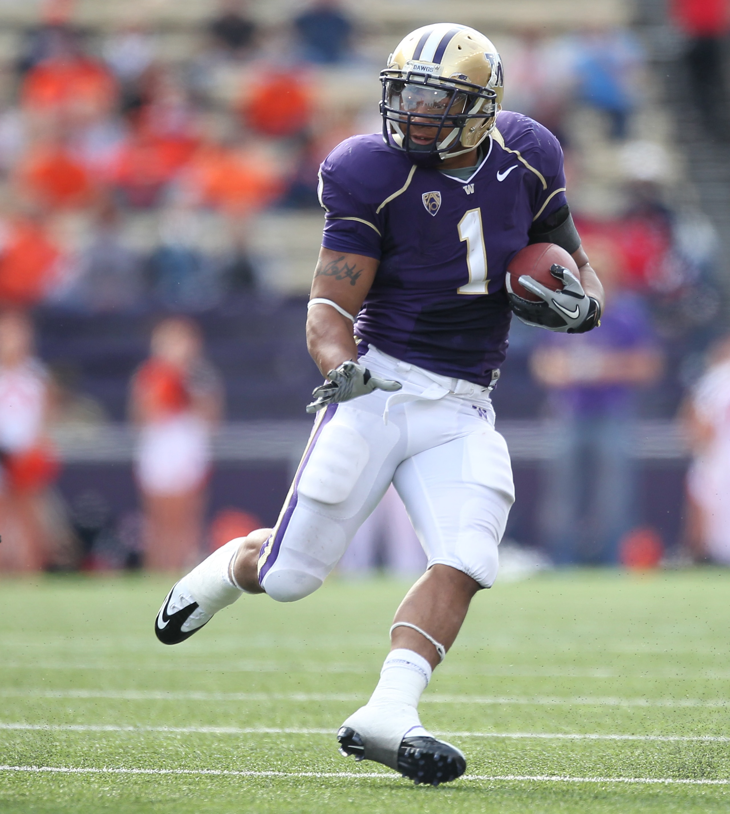 SEATTLE - SEPTEMBER 11:  Running back Chris Polk #1 of the Washington Huskies rushes against the Syracuse Orange on September 11, 2010 at Husky Stadium in Seattle, Washington. (Photo by Otto Greule Jr/Getty Images)