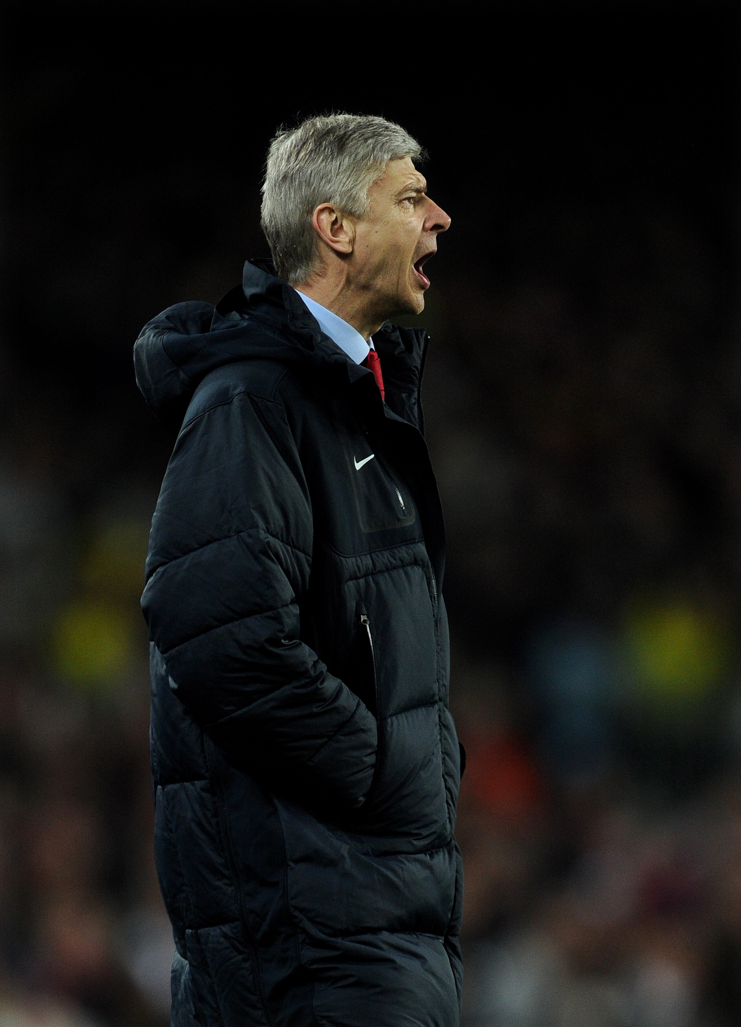 BARCELONA, SPAIN - MARCH 08:  Head coach Arsene Wenger of Arsenal reacts to his players during the UEFA Champions League round of 16 second leg match between Barcelona and Arsenal on March 8, 2011 in Barcelona, Spain.  (Photo by Jasper Juinen/Getty Images