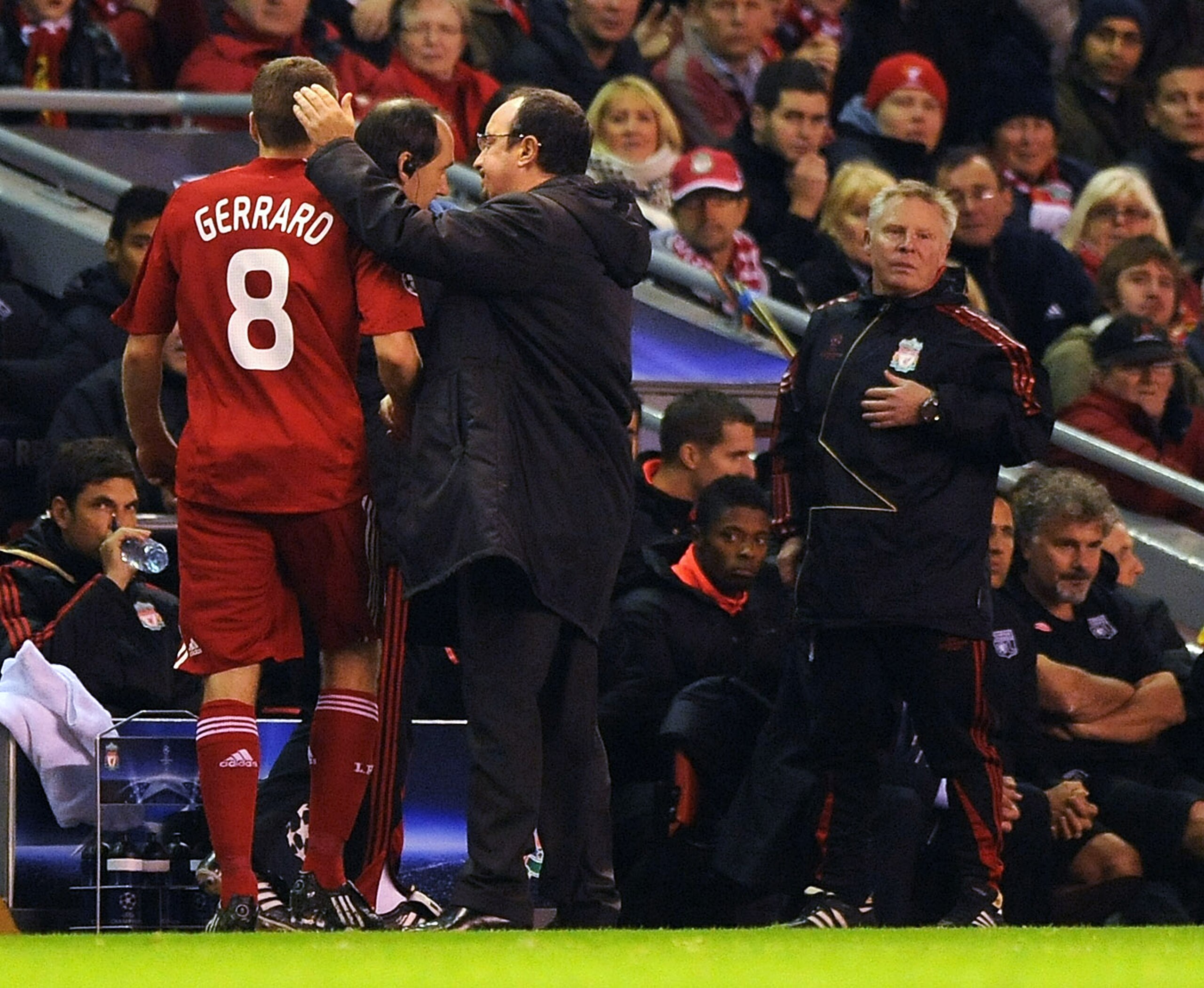 LIVERPOOL, ENGLAND - OCTOBER 20:  Steven Gerrard  of Liverpool is consoled by Rafael Benitez as he leaves the pith injured during the UEFA Champions League Group E match between Liverpool and Lyon at Anfield on October 20, 2009 in Liverpool, England.  (Ph