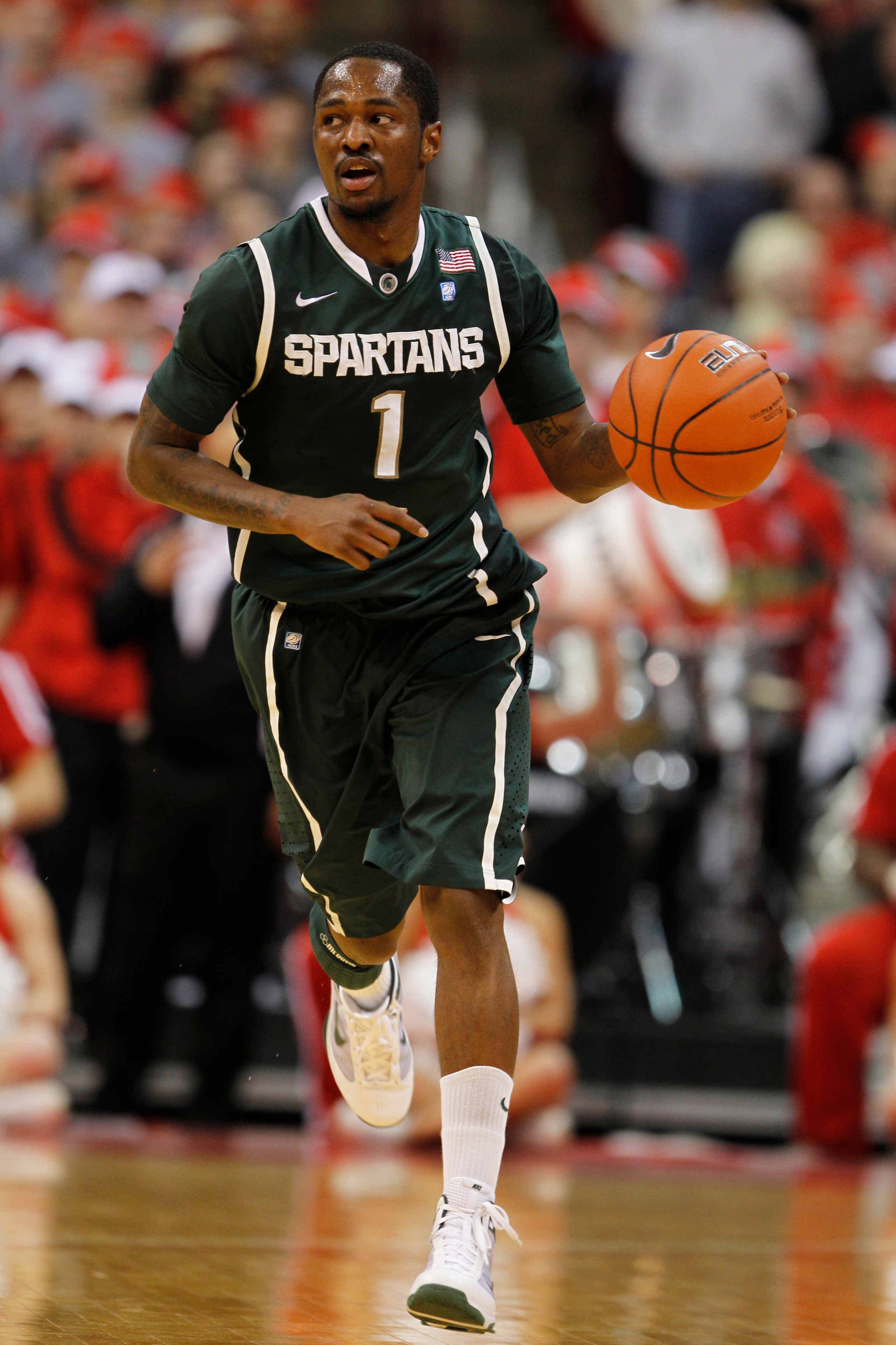 COLUMBUS, OH - FEBRUARY 15:  Kalin Lucas #1 of the Michigan State Spartans controls the ball while playing  the Ohio State Buckues on February 15, 2011 at Value City Arena in Columbus, Ohio.  (Photo by Gregory Shamus/Getty Images)