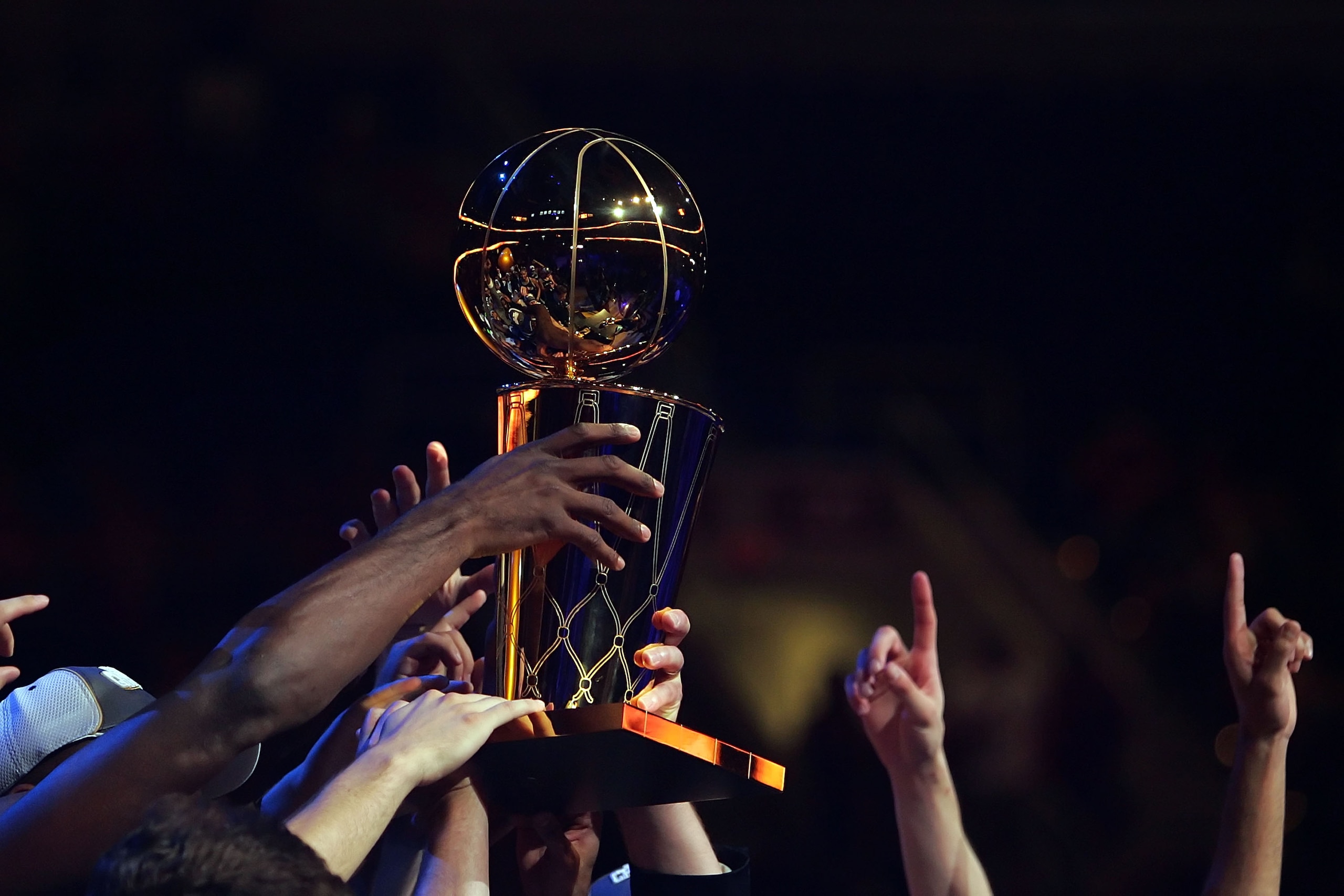 CLEVELAND - JUNE 14: Members of the San Antonio Spurs hold up the Larry O'Brien Championship Trophy after winnin Game Four of the NBA Finals against the Cleveland Cavaliers on June 14, 2007 at the Quicken Loans Arena in Cleveland, Ohio. NOTE TO USER: User CLEVELAND - JUNE 14: Members of the San Antonio Spurs hold up the Larry O'Brien Championship Trophy after winnin Game Four of the NBA Finals against the Cleveland Cavaliers on June 14, 2007 at the Quicken Loans Arena in Cleveland, Ohio. NOTE TO USER: User