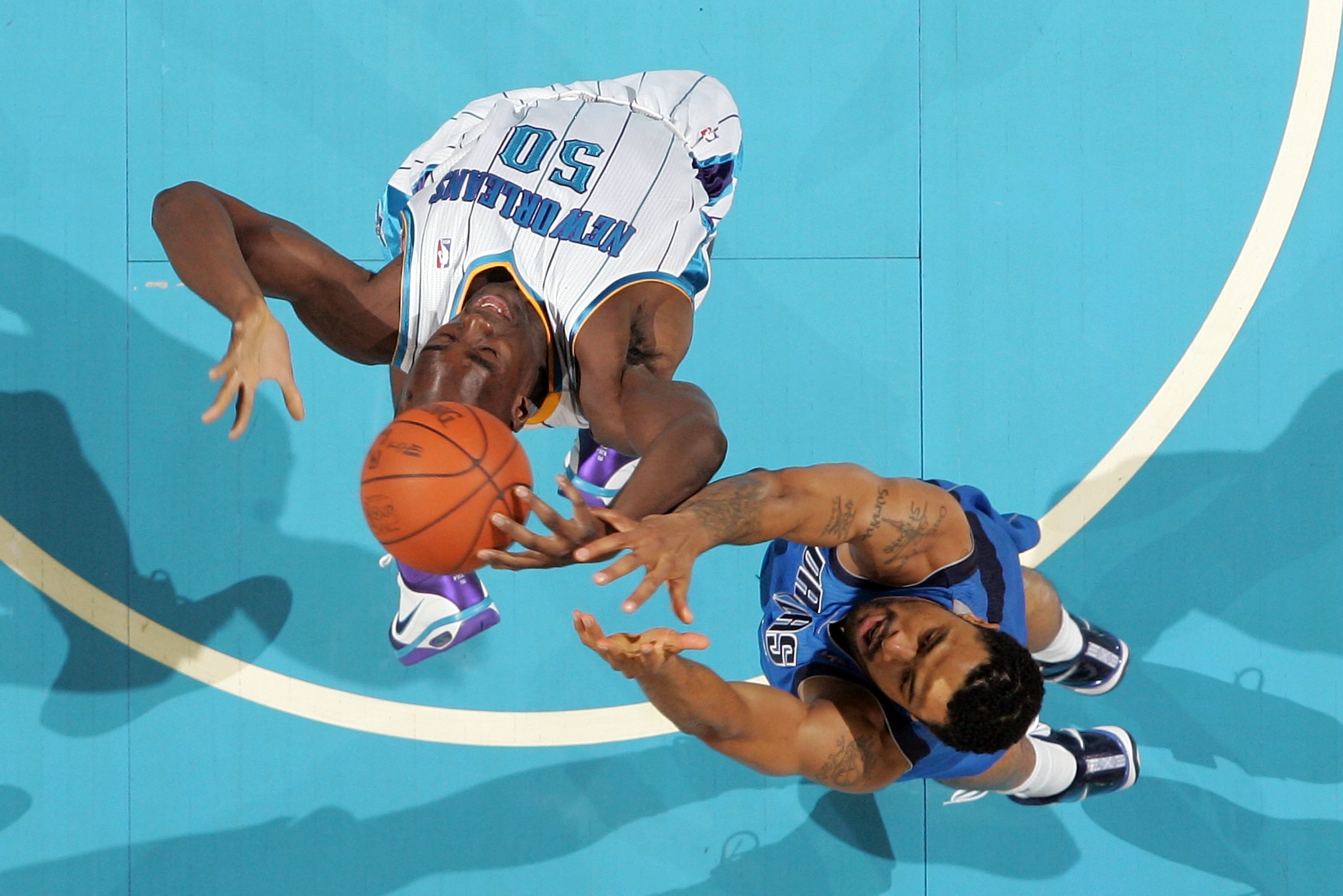 NEW ORLEANS - NOVEMBER 17: Emeka Okafor #50 of the New Orleans Hornets fights for a rebound with Tyson Chandler #6 of the Dallas Mavericks at the New Orleans Arena on November 17, 2010 in New Orleans, Louisiana. NOTE TO USER: User expressly acknowledges NEW ORLEANS - NOVEMBER 17: Emeka Okafor #50 of the New Orleans Hornets fights for a rebound with Tyson Chandler #6 of the Dallas Mavericks at the New Orleans Arena on November 17, 2010 in New Orleans, Louisiana. NOTE TO USER: User expressly acknowledges