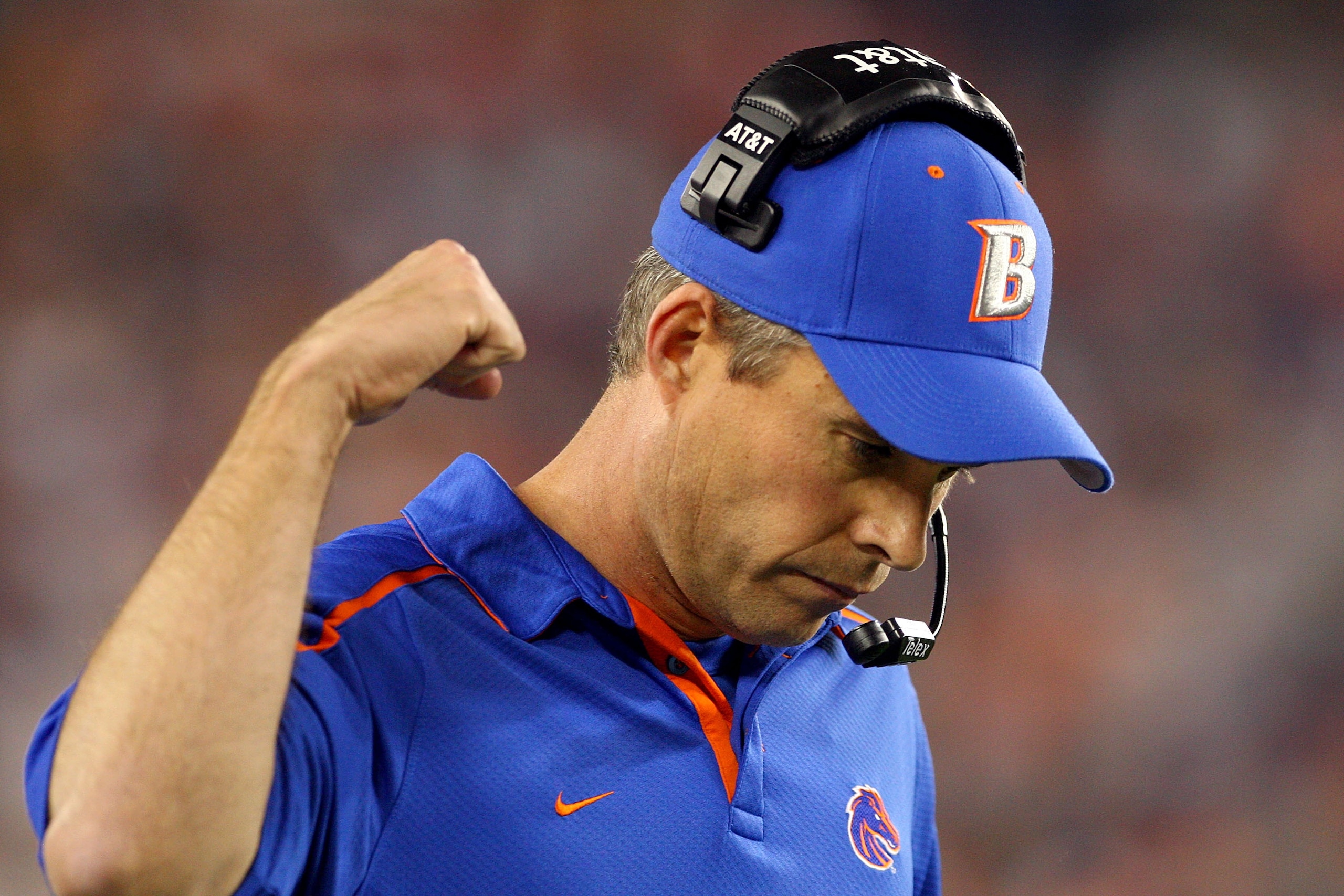 GLENDALE, AZ - JANUARY 04:  Head coach Chris Petersen of the Boise State Broncos reacts in the first half against the TCU Horned Frogs during the Tostitos Fiesta Bowl at the Universtity of Phoenix Stadium on January 4, 2010 in Glendale, Arizona.  (Photo b
