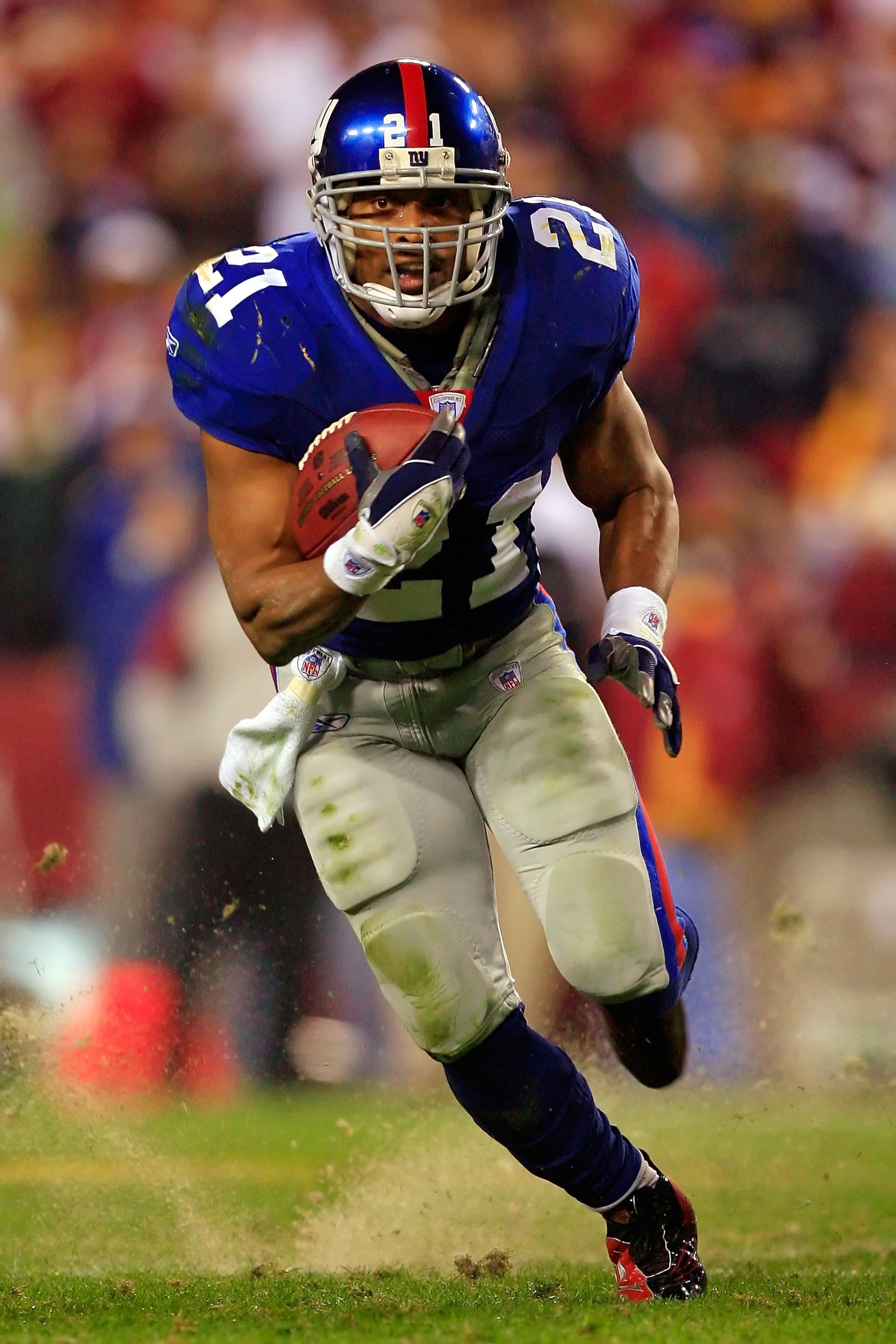 LANDOVER, MD - DECEMBER 30: Tiki Barber #21 of the New York Giants runs the ball against the Washington Redskins at FedEx Field on December 30, 2006 in Landover, Maryland. (Photo by Jamie Squire/Getty Images) LANDOVER, MD - DECEMBER 30: Tiki Barber #21 of the New York Giants runs the ball against the Washington Redskins at FedEx Field on December 30, 2006 in Landover, Maryland. (Photo by Jamie Squire/Getty Images)