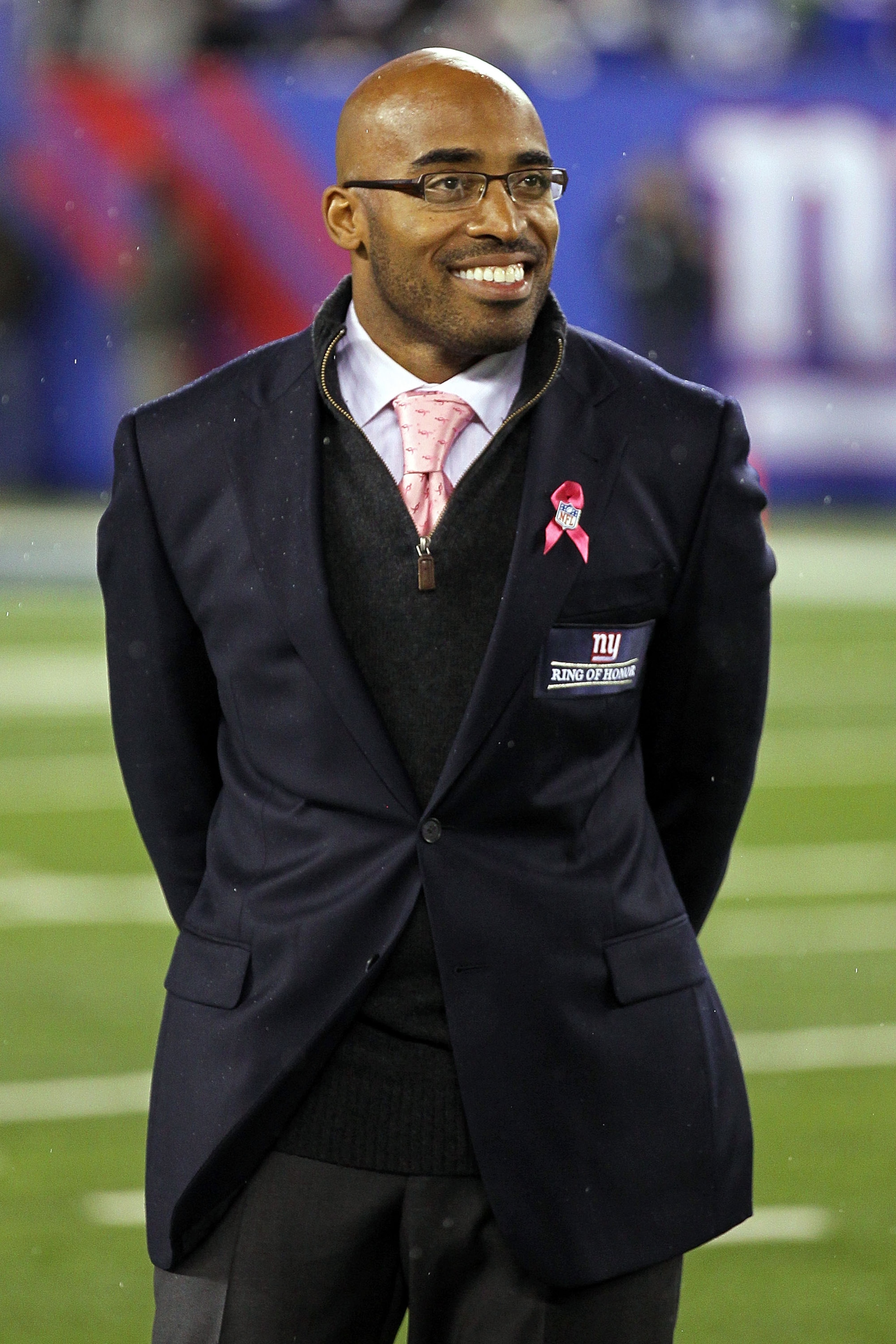 EAST RUTHERFORD, NJ - OCTOBER 03: Former New York Giants Tiki Barber is inducted into the Giants �Ring of Honor� during halftime of a game between the Chicago Bears and the New York Giants at New Meadowlands Stadium on October 3, 2010 in East Rutherford, EAST RUTHERFORD, NJ - OCTOBER 03: Former New York Giants Tiki Barber is inducted into the Giants �Ring of Honor� during halftime of a game between the Chicago Bears and the New York Giants at New Meadowlands Stadium on October 3, 2010 in East Rutherford,