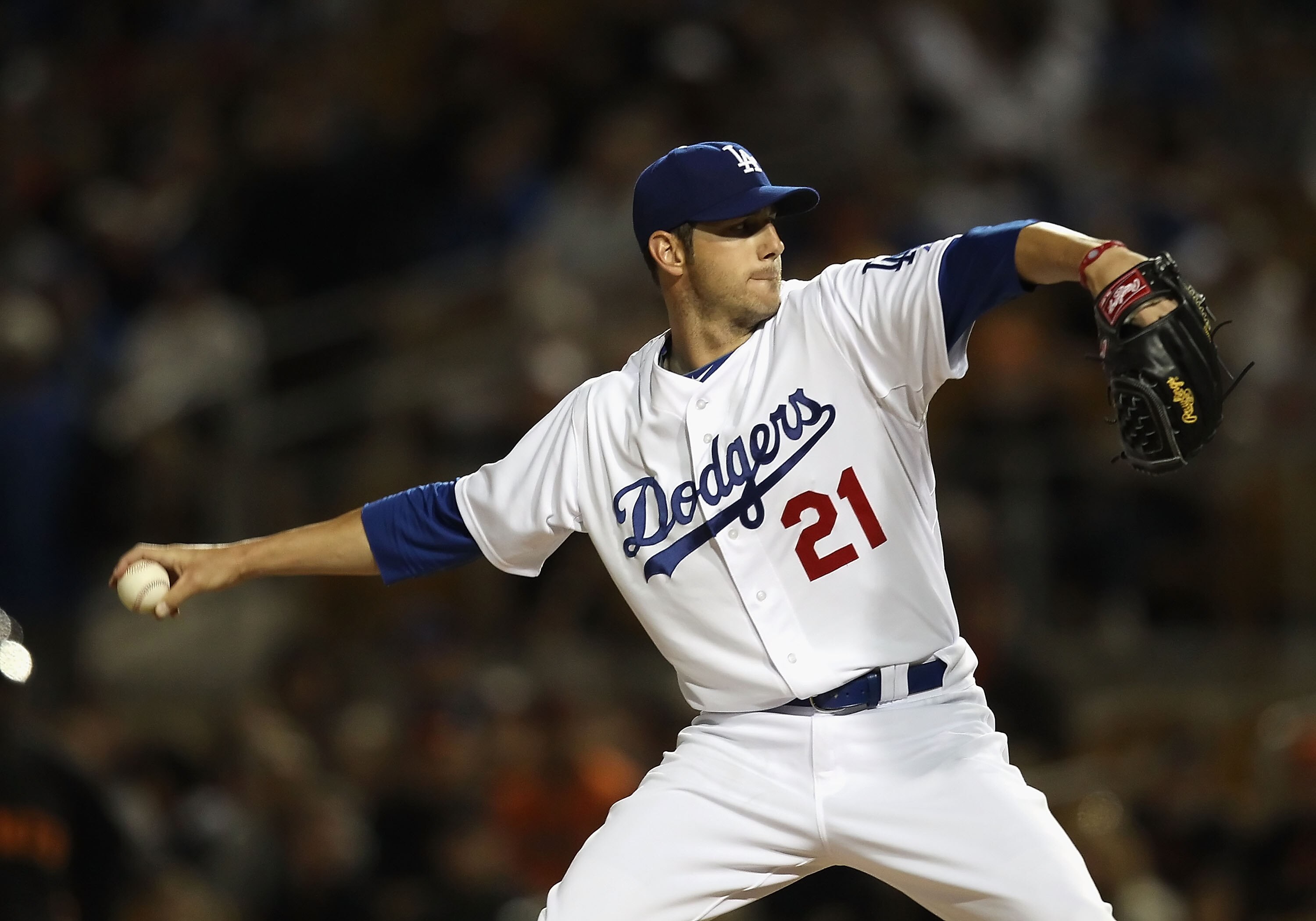 GLENDALE, AZ - MARCH 04:  Starting pticher Jon Garland #21 of the Los Angeles Dodgers pitches against the San Francisco Giants during the spring training game at Camelback Ranch on March 4, 2011 in Glendale, Arizona.  (Photo by Christian Petersen/Getty Im