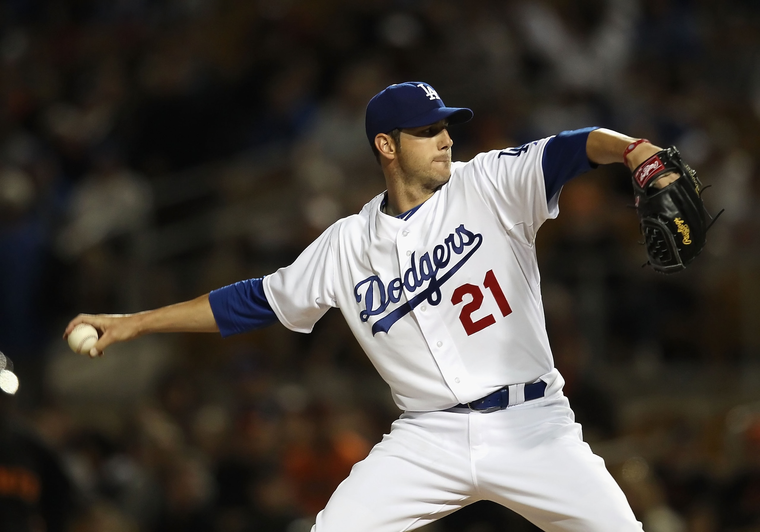GLENDALE, AZ - MARCH 04:  Starting pticher Jon Garland #21 of the Los Angeles Dodgers pitches against the San Francisco Giants during the spring training game at Camelback Ranch on March 4, 2011 in Glendale, Arizona.  (Photo by Christian Petersen/Getty Im