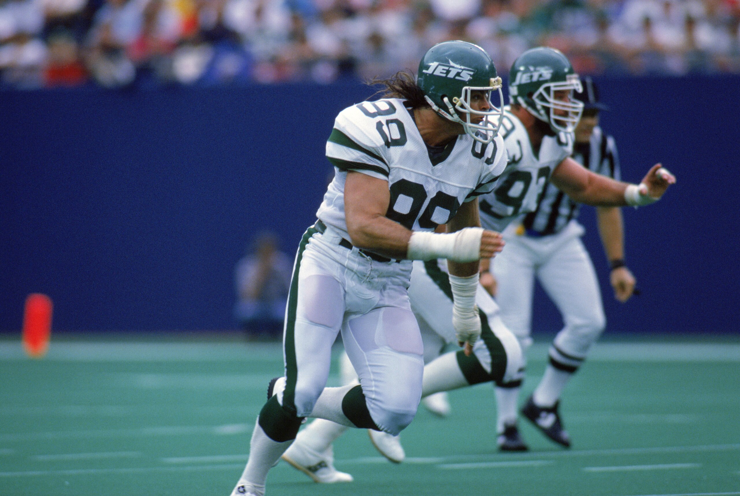 MEADOWLANDS - SEPTEMBER 18: Defensive end Mark Gastineau #99 of the New York Jets runs on the field during a game against the Houston Oilers on September 18, 1988 at Giants Stadium in the Meadowlands, East Rutherford, New Jersey. (Photo by Rick Stewart/ MEADOWLANDS - SEPTEMBER 18: Defensive end Mark Gastineau #99 of the New York Jets runs on the field during a game against the Houston Oilers on September 18, 1988 at Giants Stadium in the Meadowlands, East Rutherford, New Jersey. (Photo by Rick Stewart/