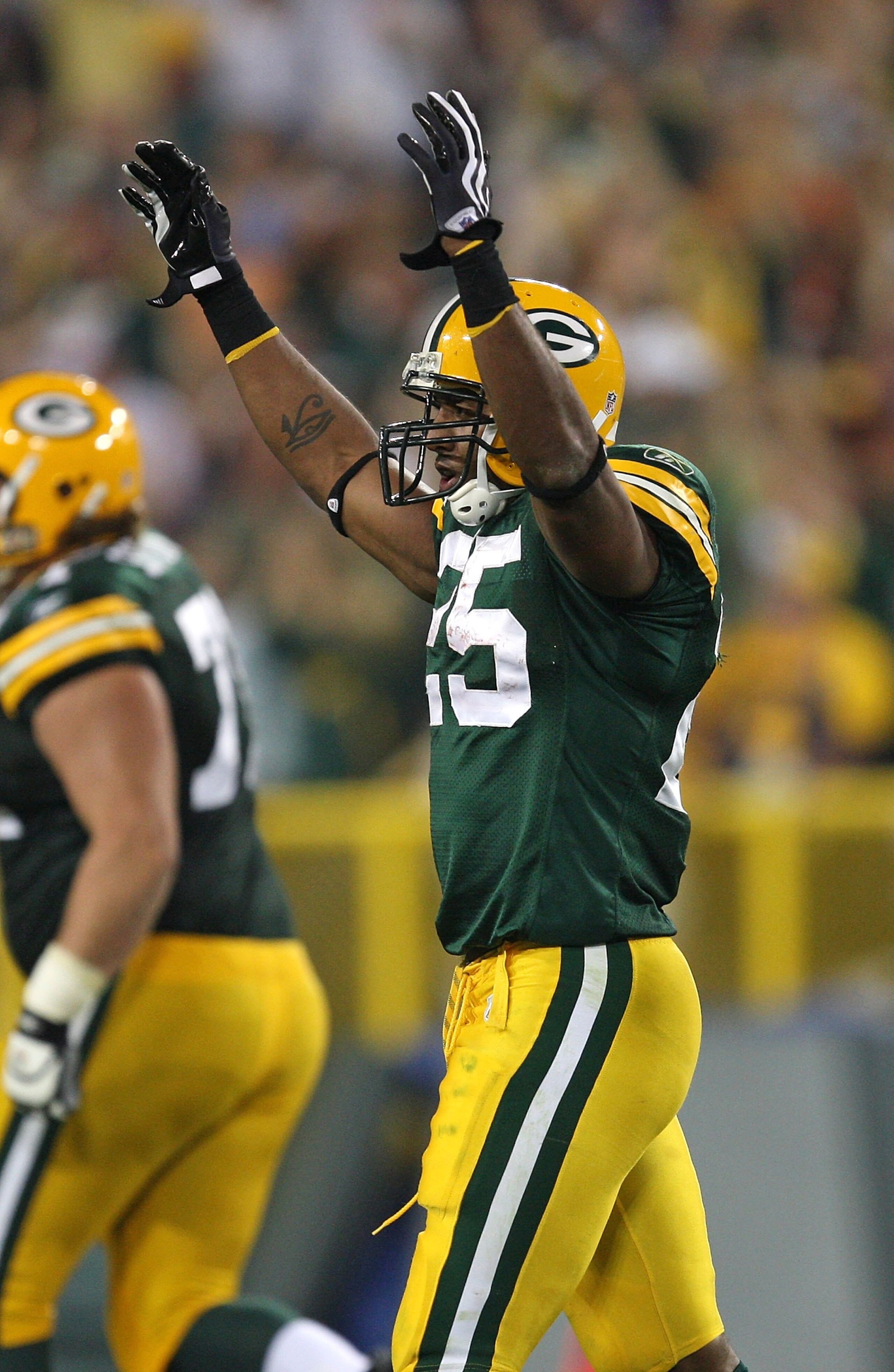 GREEN BAY, WI - SEPTEMBER 13: Ryan Grant #25 of the Green Bay Packers signals the game-winning touchdown against the Chicago Bears on September 13, 2009 at Lambeau Field in Green Bay, Wisconsin. The Packers defeated the Bears 21-15. (Photo by Jonathan Dan