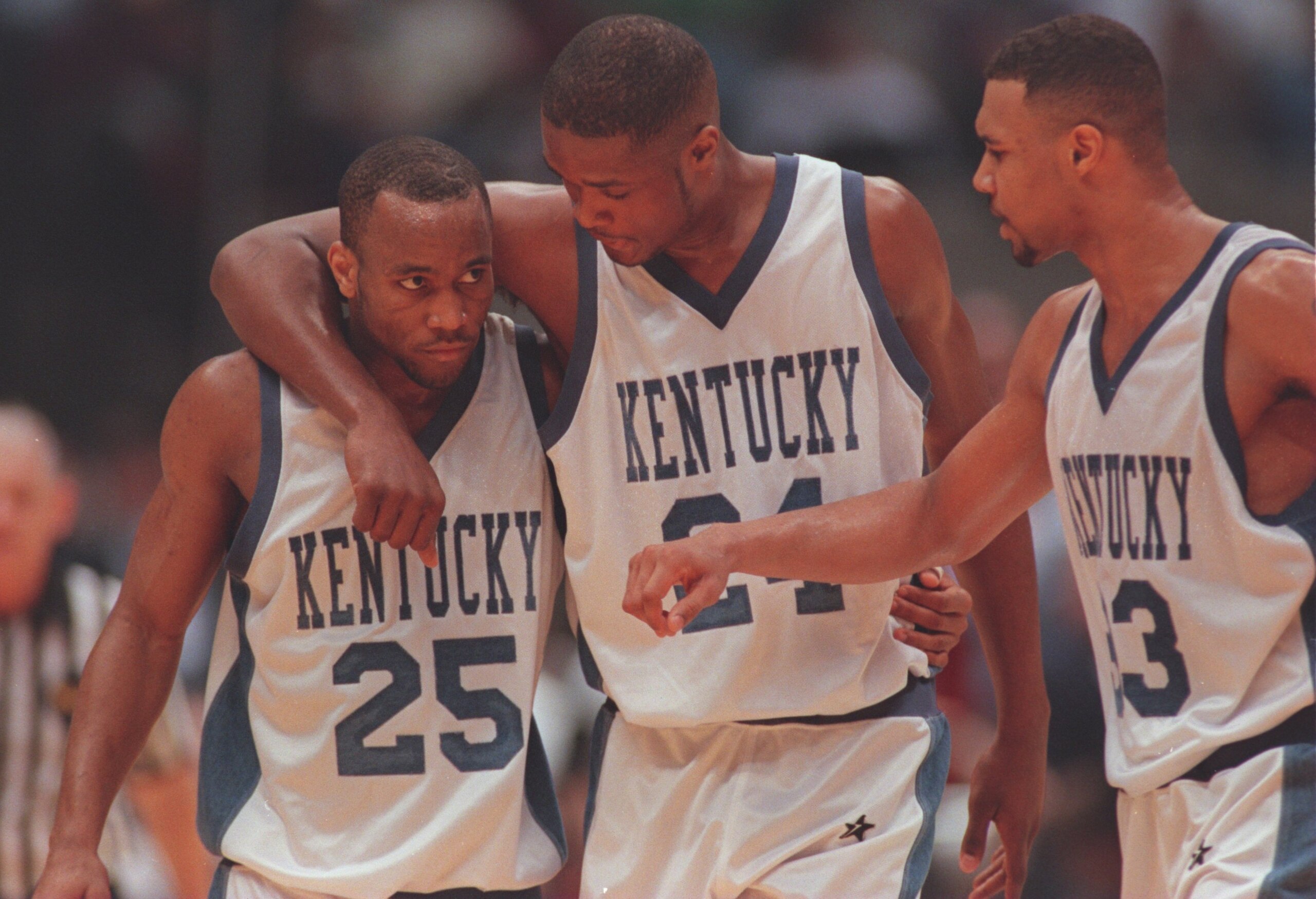 1 Apr 1996:  Anthone Epps #25, Antoine Walker #24 and Ron Mercer #33 of the Kentucky Wildcats talk together during the final of the1996 NCAA Final Four Men''s Basketball Championship against the Syracuse Orangemen at the Continental Air Arena at Meadowlan