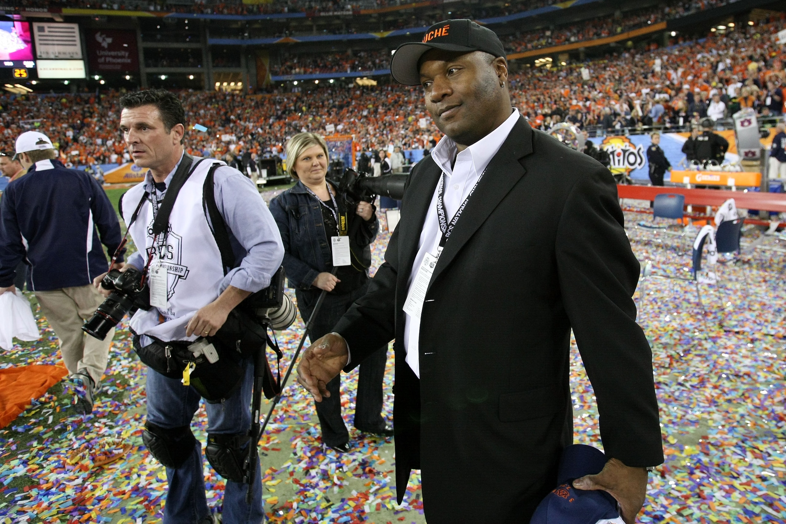 GLENDALE, AZ - JANUARY 10:  Former Auburn Tigers player Bo Jackson celebrates the Tigers 22-19 victory against the Oregon Ducks during the Tostitos BCS National Championship Game at University of Phoenix Stadium on January 10, 2011 in Glendale, Arizona.