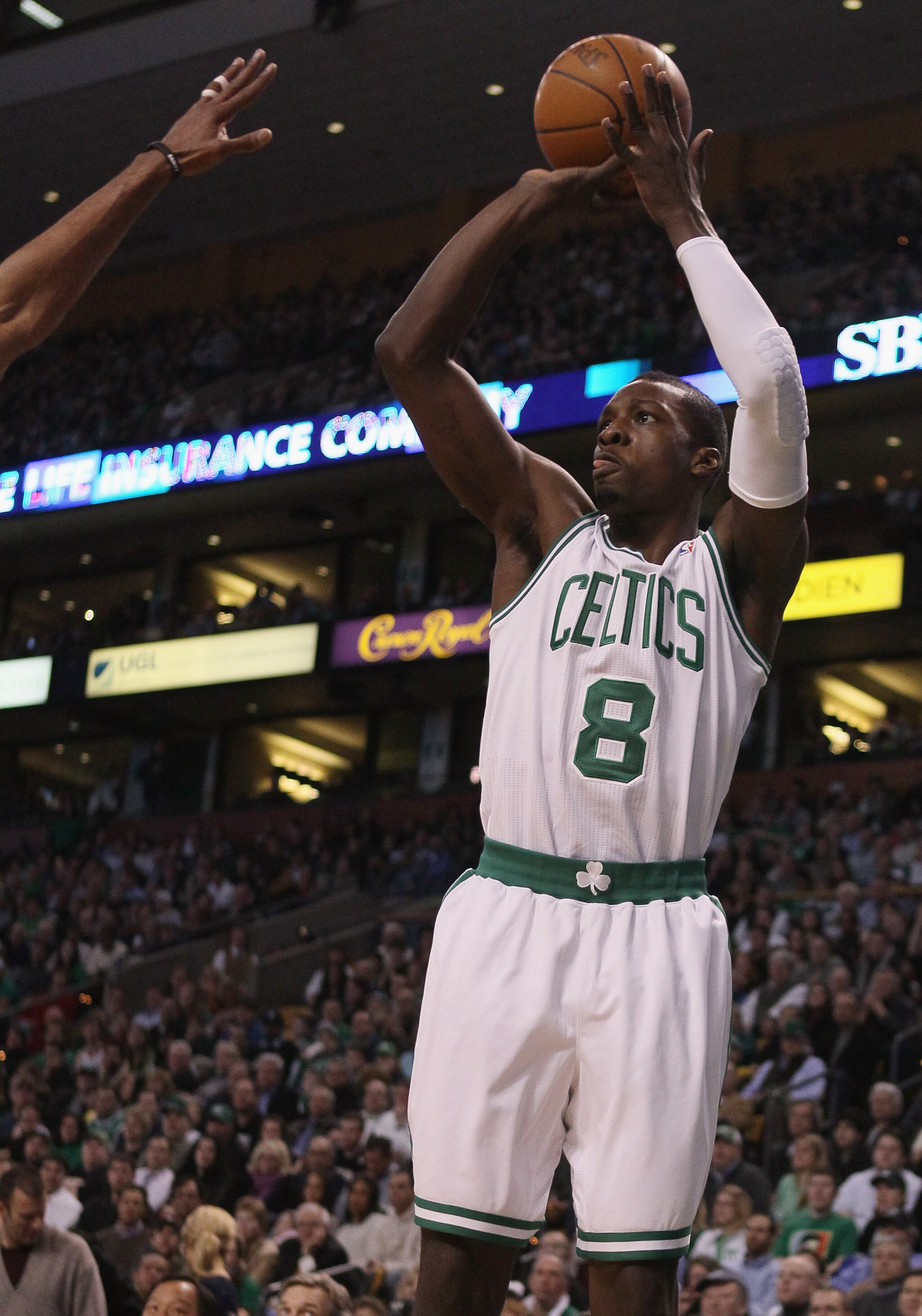 BOSTON, MA - MARCH 02: Jeff Green #8 of the Boston Celtics takes a shot in the first half against the Phoenix Suns on March 2, 2011 at the TD Garden in Boston, Massachusetts. NOTE TO USER: User expressly acknowledges and agrees that, by downloading and/ BOSTON, MA - MARCH 02: Jeff Green #8 of the Boston Celtics takes a shot in the first half against the Phoenix Suns on March 2, 2011 at the TD Garden in Boston, Massachusetts. NOTE TO USER: User expressly acknowledges and agrees that, by downloading and/