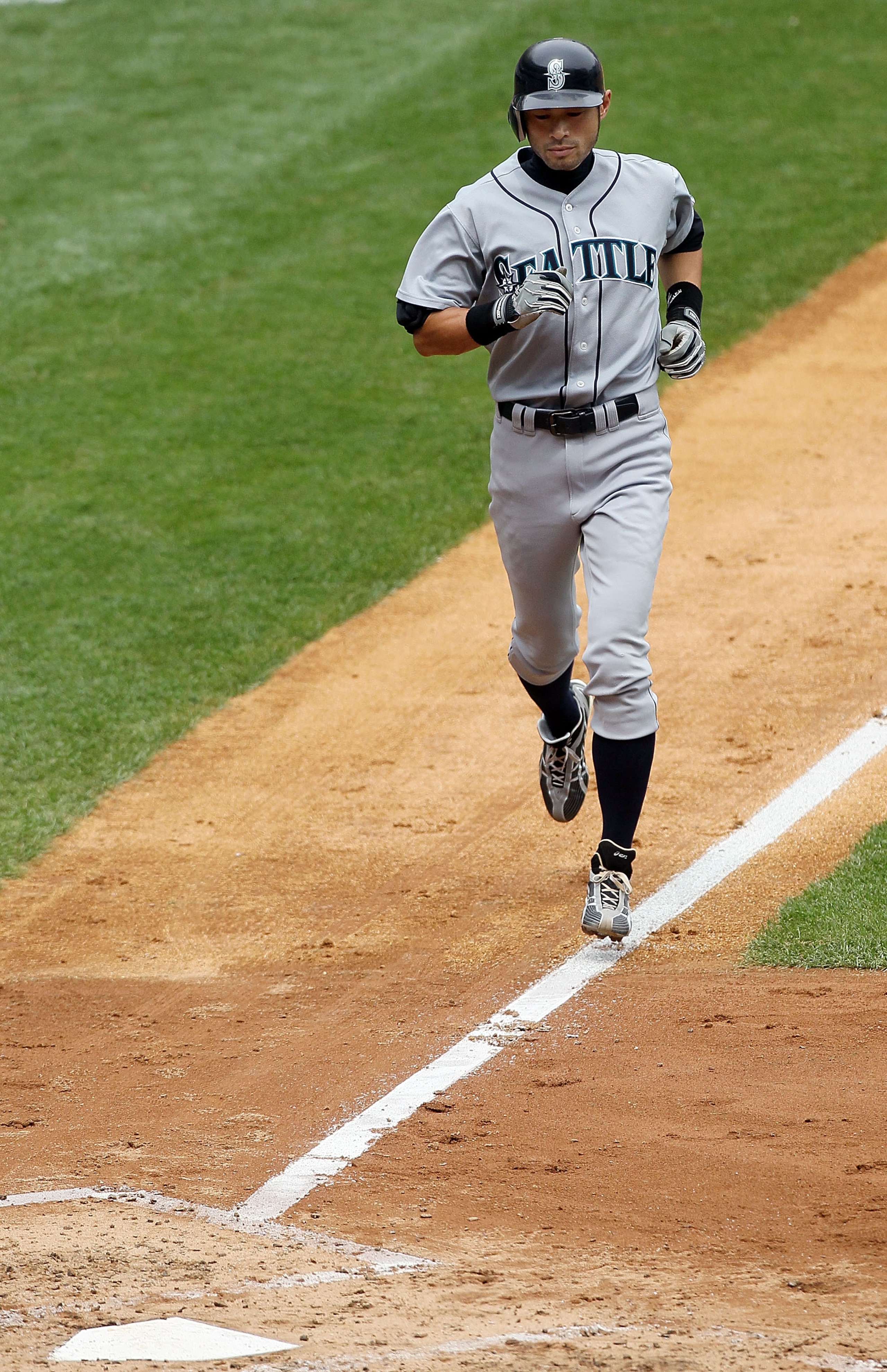 NEW YORK - AUGUST 21:  Ichiro Suzuki #51 of the Seattle Mariners runs the bases after his third inning home run against the New York Yankees on August 21, 2010 at Yankee Stadium in the Bronx borough of New York City. It was the second home run of the game