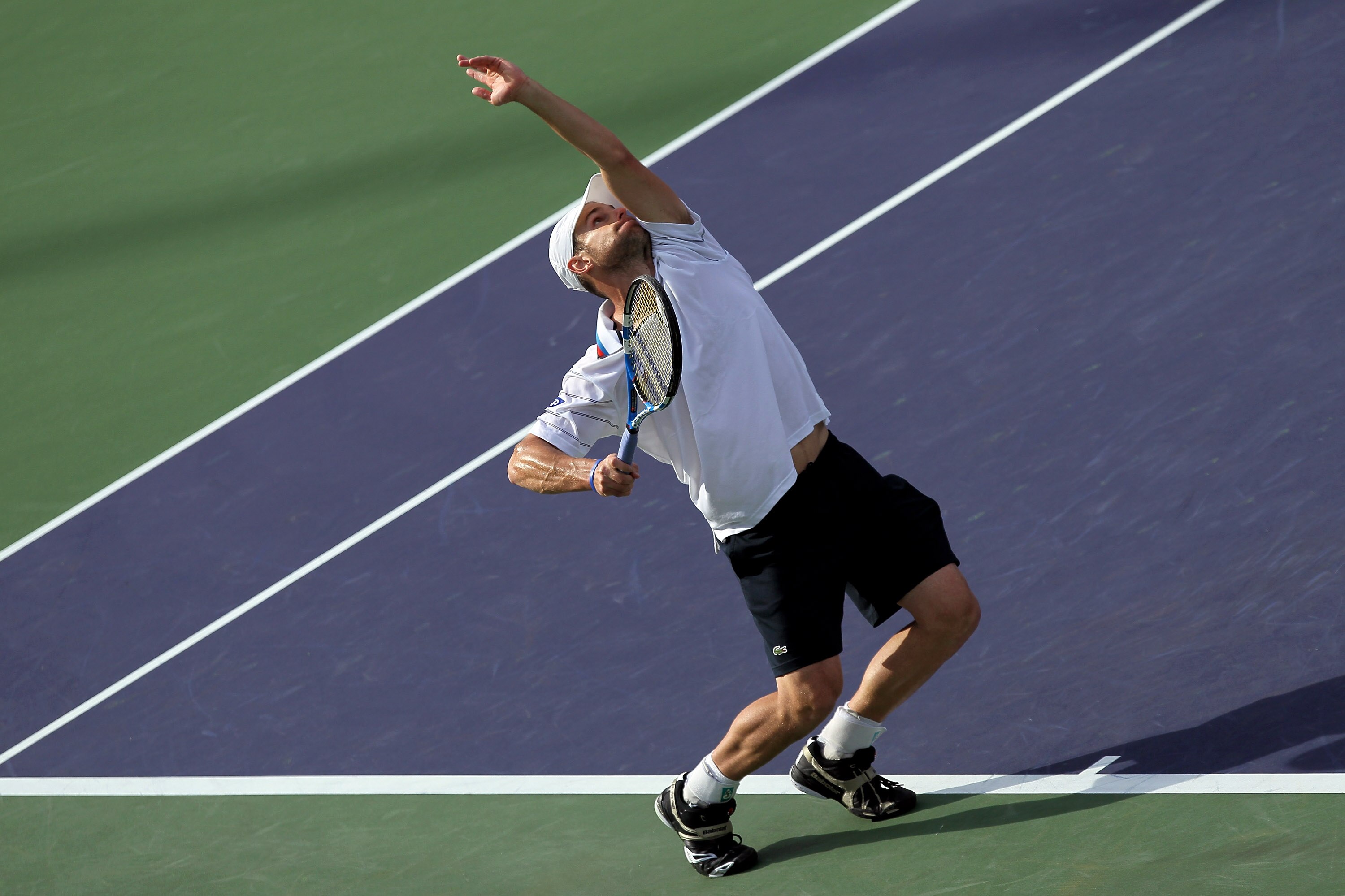 INDIAN WELLS, CA - MARCH 21:  Andy Roddick serves to Ivan Ljubicic of Croatia during the men's final of the BNP Paribas Open at the Indian Wells Tennis Garden on March 21, 2010 in Indian Wells, California.  (Photo by Jeff Gross/Getty Images)