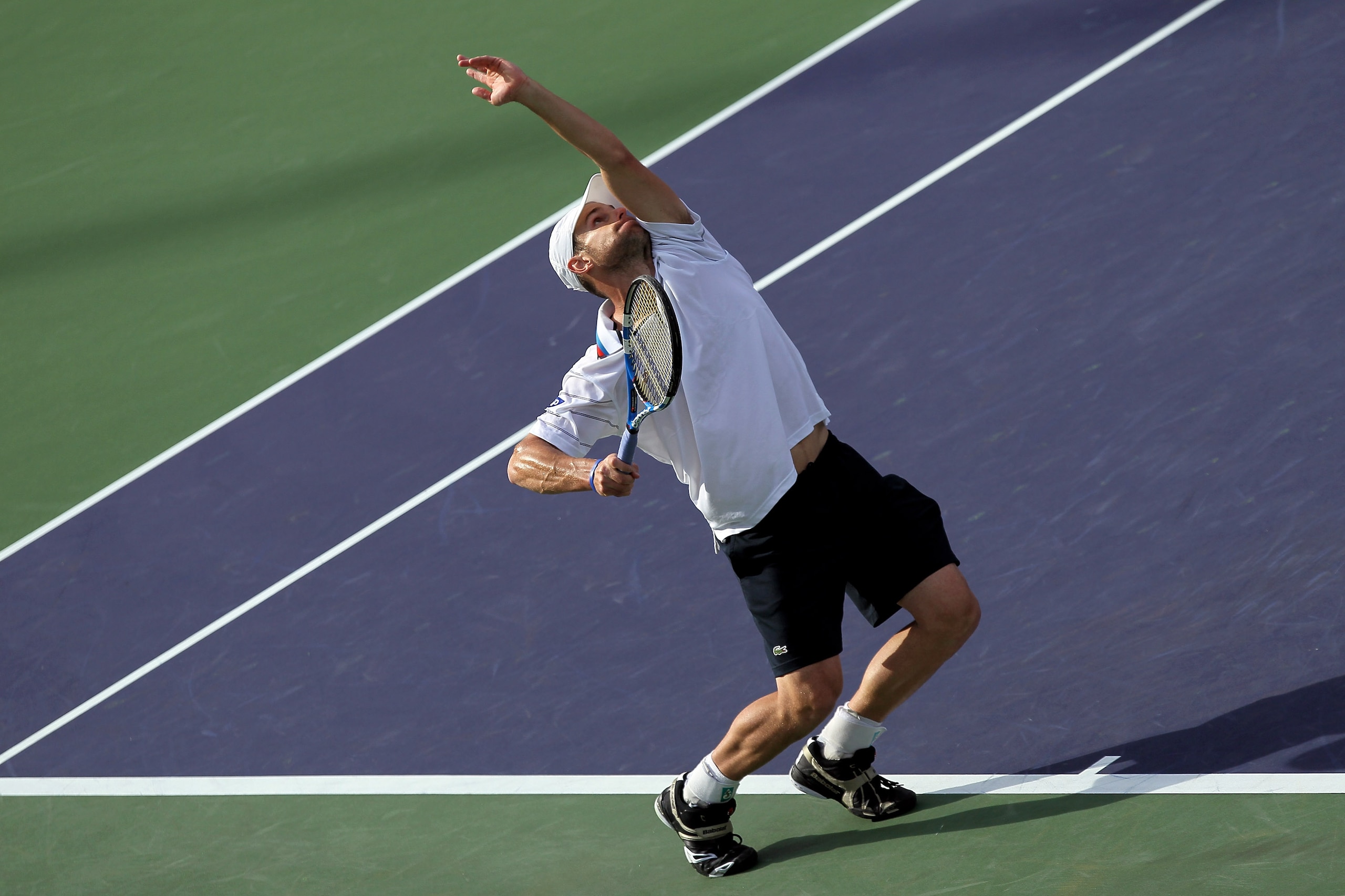 INDIAN WELLS, CA - MARCH 21:  Andy Roddick serves to Ivan Ljubicic of Croatia during the men's final of the BNP Paribas Open at the Indian Wells Tennis Garden on March 21, 2010 in Indian Wells, California.  (Photo by Jeff Gross/Getty Images)