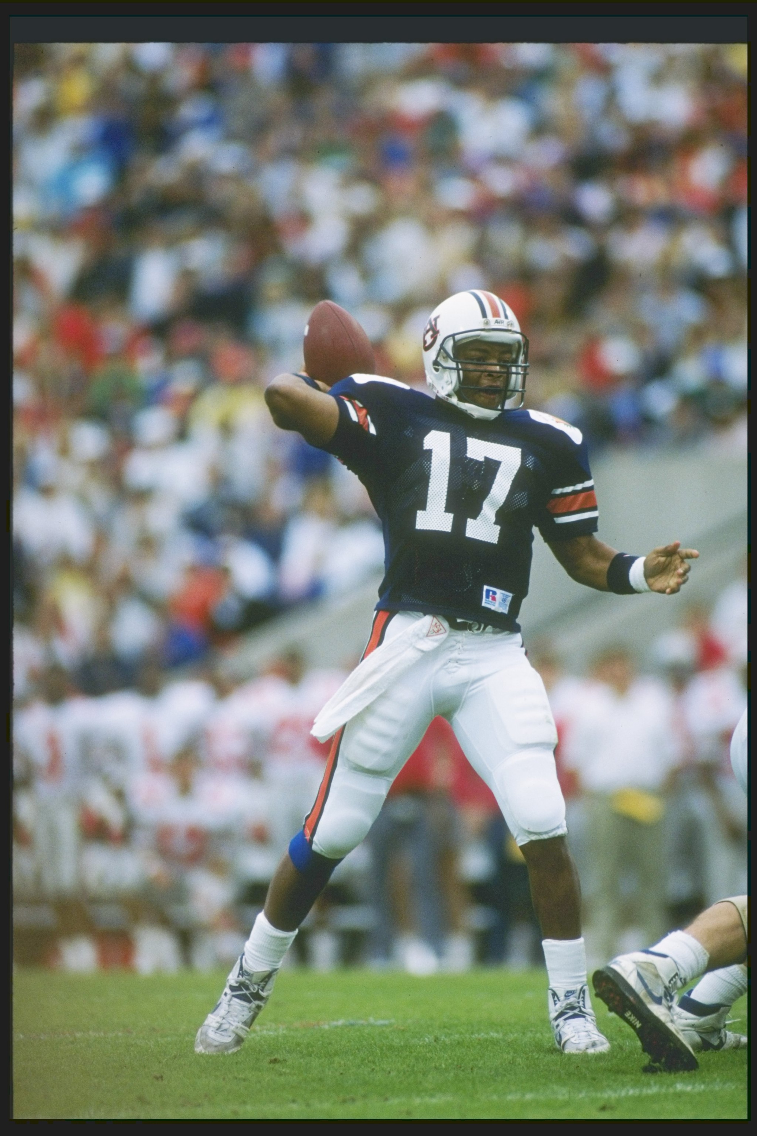 1990:  Quarterback Reggie Slack of the Auburn Tigers passes the ball during a game against the Ohio State Buckeyes in Florida.  Auburn won the game 31-14. Mandatory Credit: Scott Halleran  /Allsport