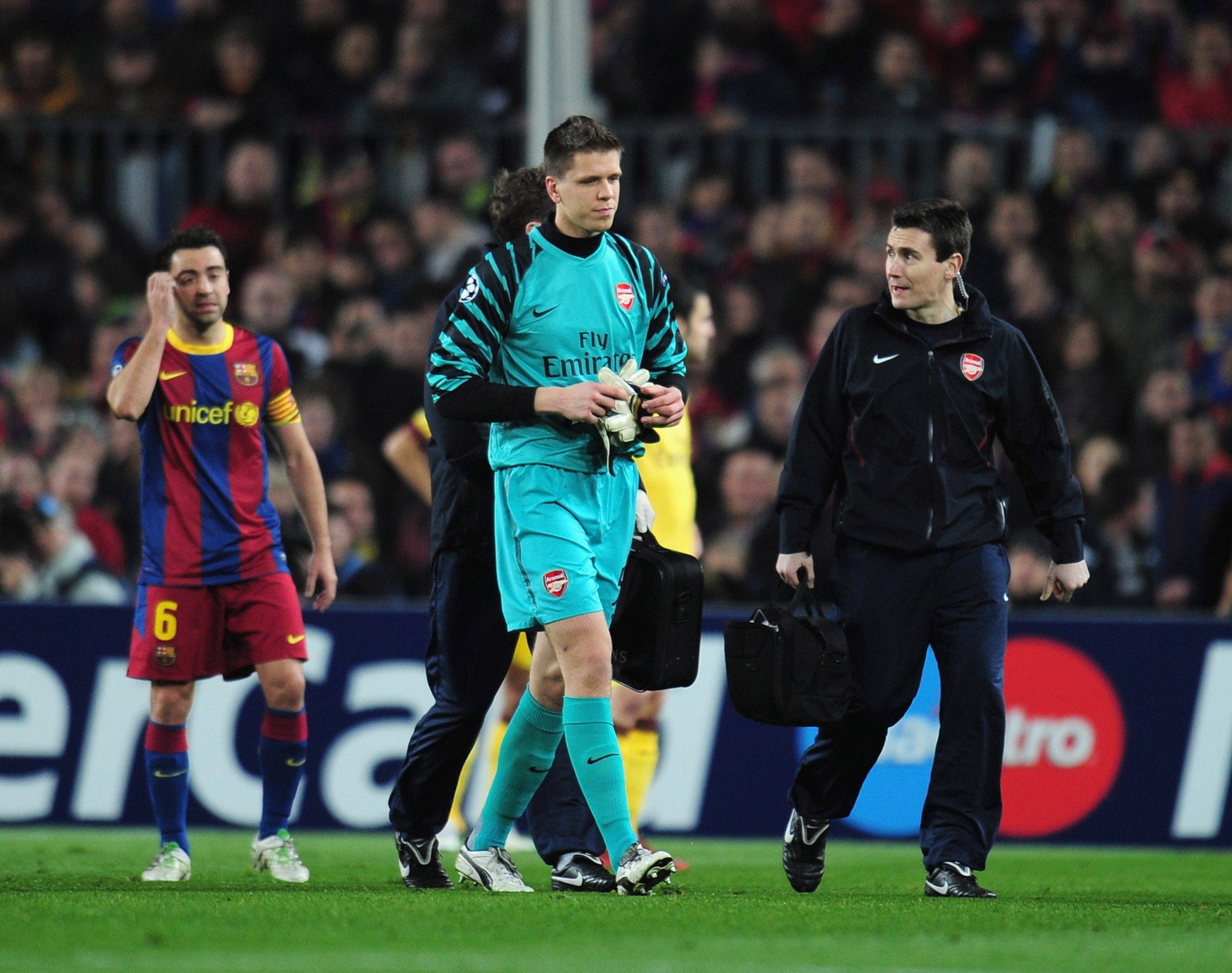 BARCELONA, SPAIN - MARCH 08:  Wojciech Szczesny the Arsenal goalkeeper leaves the field during the UEFA Champions League round of 16 second leg match between Barcelona and Arsenal at the Nou Camp Stadium on March 8, 2011 in Barcelona, Spain.  (Photo by Sh
