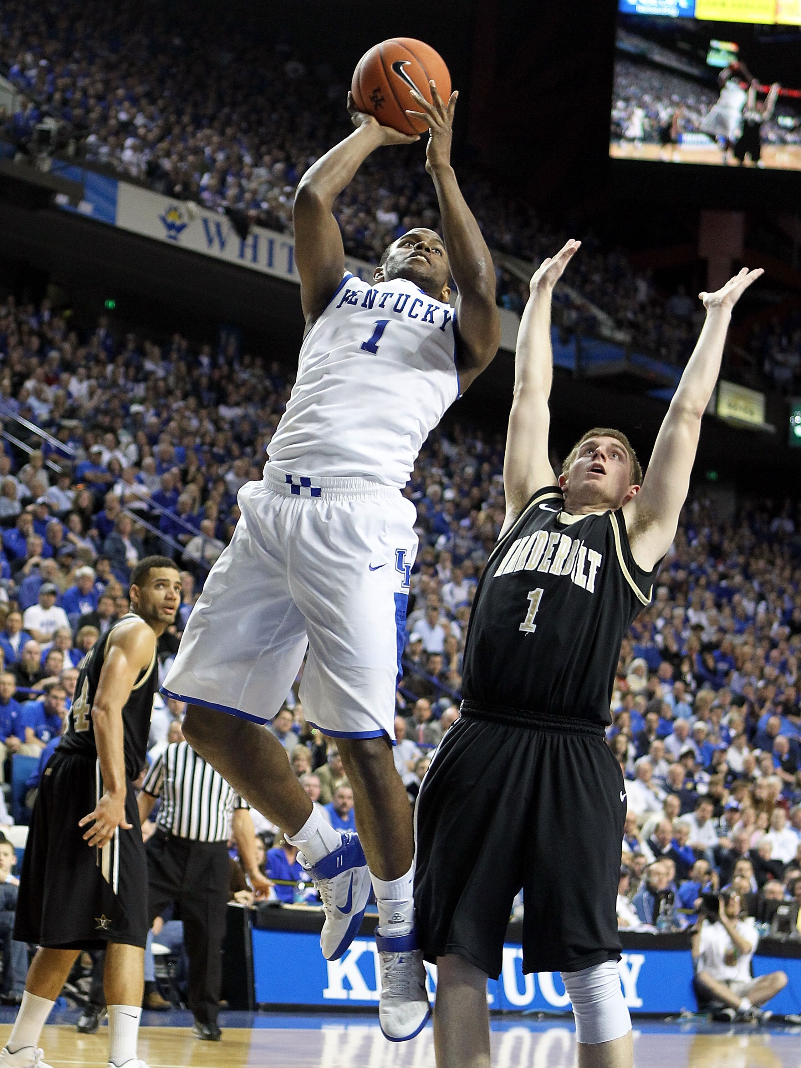 LEXINGTON, KY - MARCH 01:  Darius Miller #1 of the Kentucky Wildcats shoots the ball during the SEC game against the Vanderbilt Commodores at Rupp Arena on March 1, 2011 in Lexington, Kentucky.  Kentucky won 68-66.  (Photo by Andy Lyons/Getty Images)