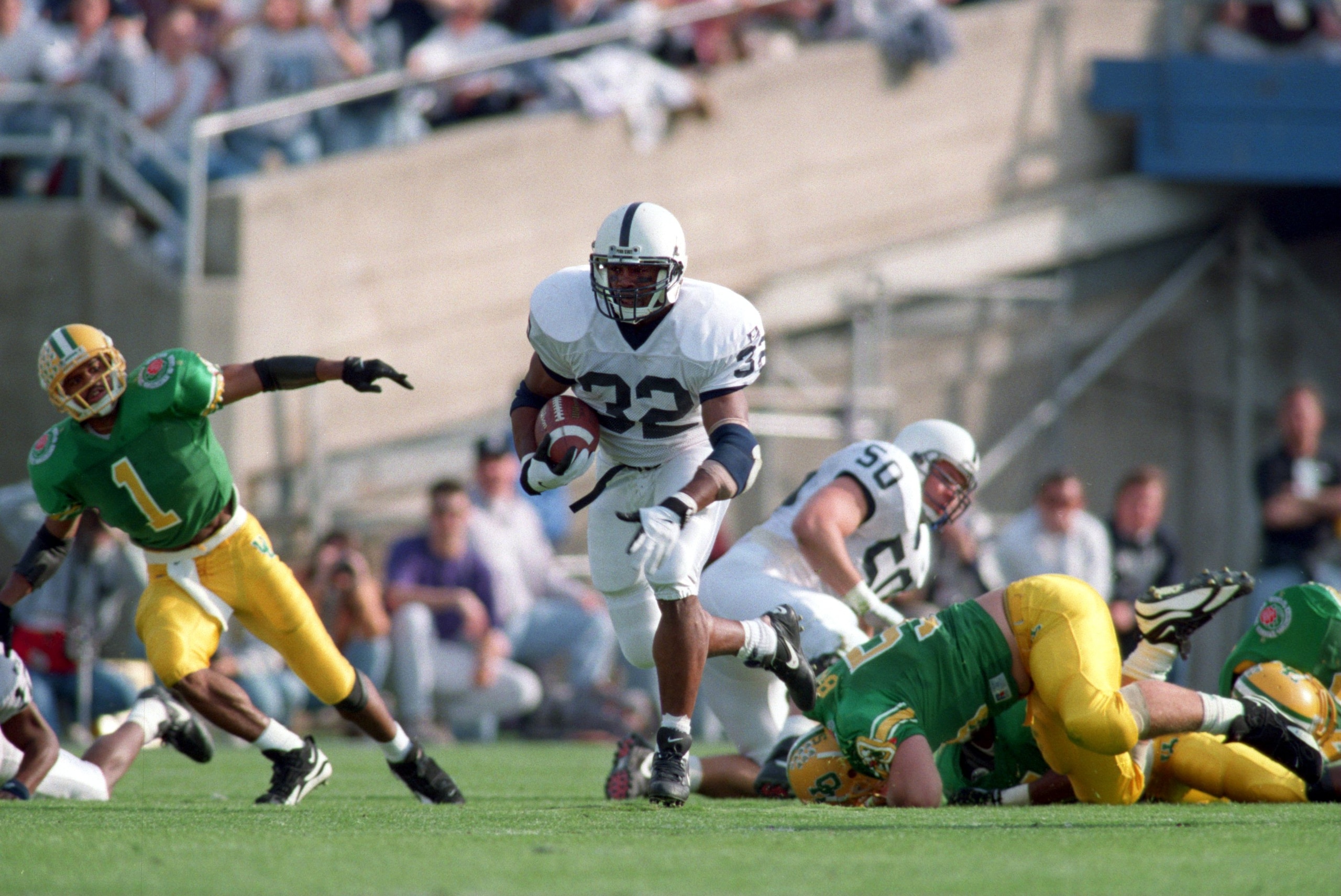 2 JAN 1995: PENN STATE RUNNING BACK KI-JANA CARTER CARRIES THE FOOTBALL FOR 83 YARDS AND A TOUCH DOWN ON THE OPENING PLAY OF THE ROSE BOWL GAME AT THE ROSE BOWL IN PASADENA, CALIFORNIA. Mandatory Credit: Mike Powell/ALLSPORT 2 JAN 1995: PENN STATE RUNNING BACK KI-JANA CARTER CARRIES THE FOOTBALL FOR 83 YARDS AND A TOUCH DOWN ON THE OPENING PLAY OF THE ROSE BOWL GAME AT THE ROSE BOWL IN PASADENA, CALIFORNIA. Mandatory Credit: Mike Powell/ALLSPORT