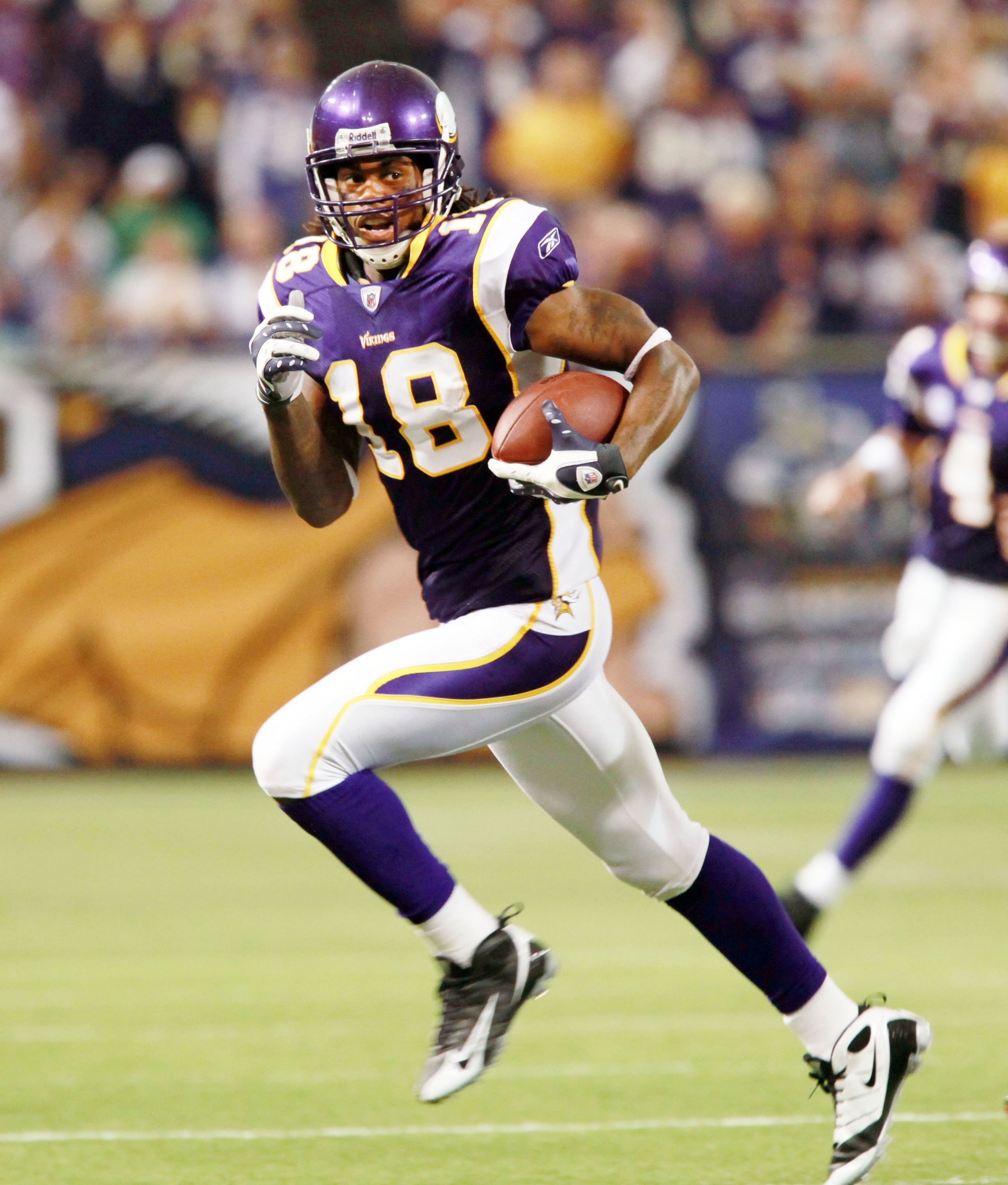 MINNEAPOLIS, MN - SEPTEMBER 27:  Wide receiver Sidney Rice #18 of the Minnesota Vikings runs with the ball during the game against the San Francisco 49ers at Hubert H. Humphrey Metrodome on September 27, 2009 in Minneapolis, Minnesota. The Vikings defeate