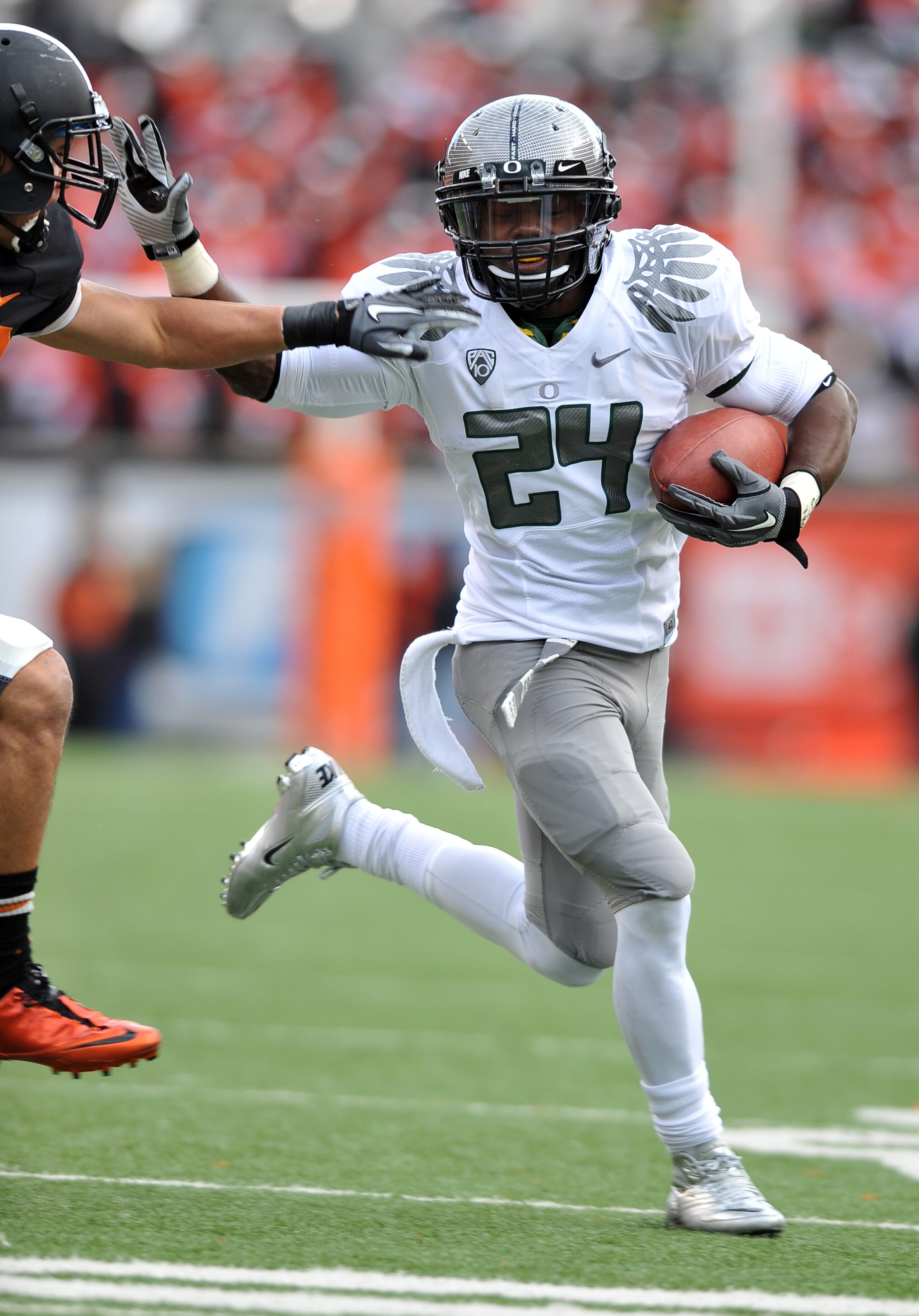 CORVALLIS, OR - DECEMBER 4: Kenjon Barner #24 of the Oregon Ducks runs with the ball in the second quarter of the game against te the Oregon State Beavers at Reser Stadium on December 4, 2010 in Corvallis, Oregon. (Photo by Steve Dykes/Getty Images)