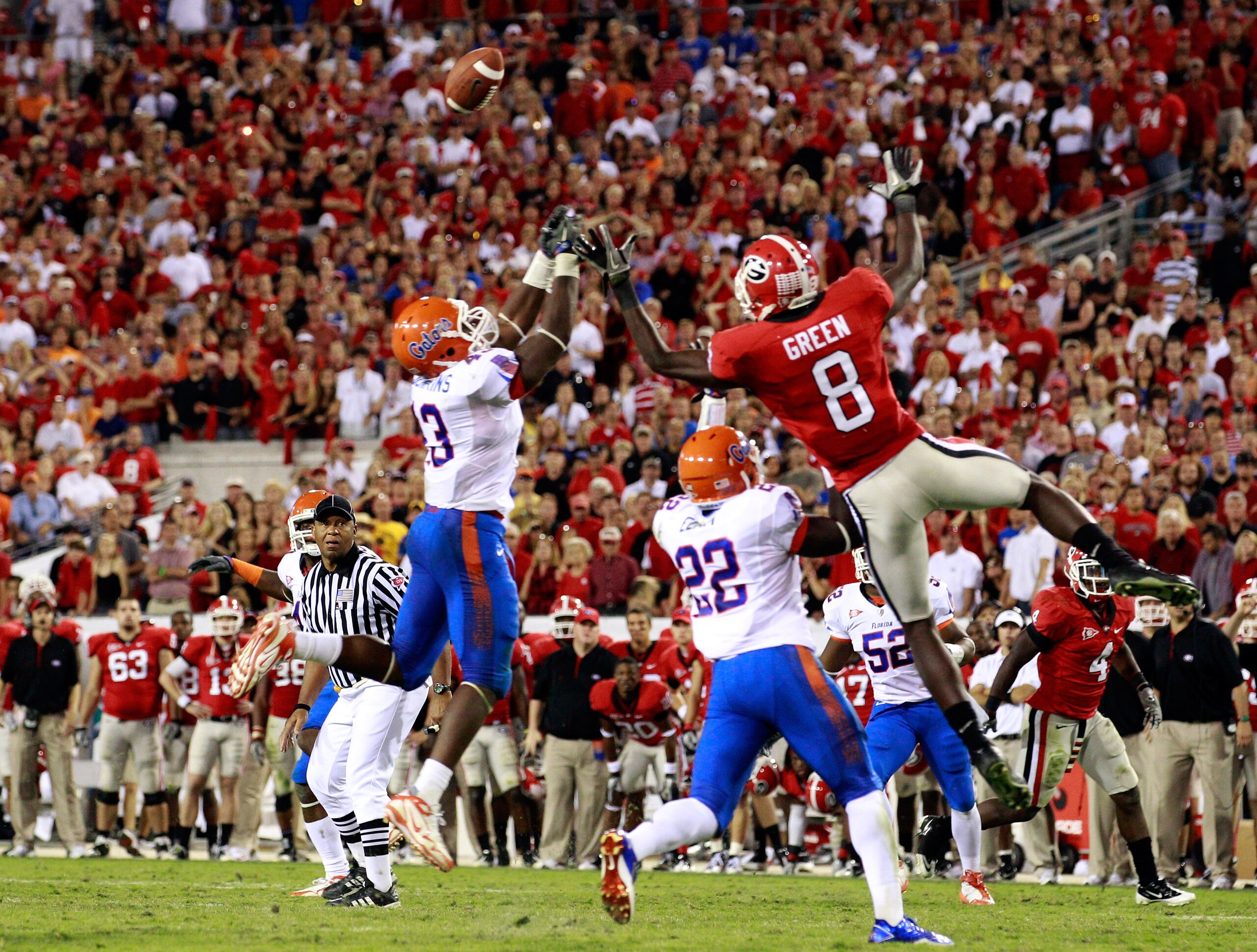 JACKSONVILLE, FL - OCTOBER 30: A.J. Green #8 of the Georgia Bulldogs attempts to catch a pass against Jelani Jenkins #43 and Matt Elam #22 of the Florida Gators during the game at EverBank Field on October 30, 2010 in Jacksonville, Florida. (Photo by Sa JACKSONVILLE, FL - OCTOBER 30: A.J. Green #8 of the Georgia Bulldogs attempts to catch a pass against Jelani Jenkins #43 and Matt Elam #22 of the Florida Gators during the game at EverBank Field on October 30, 2010 in Jacksonville, Florida. (Photo by Sa